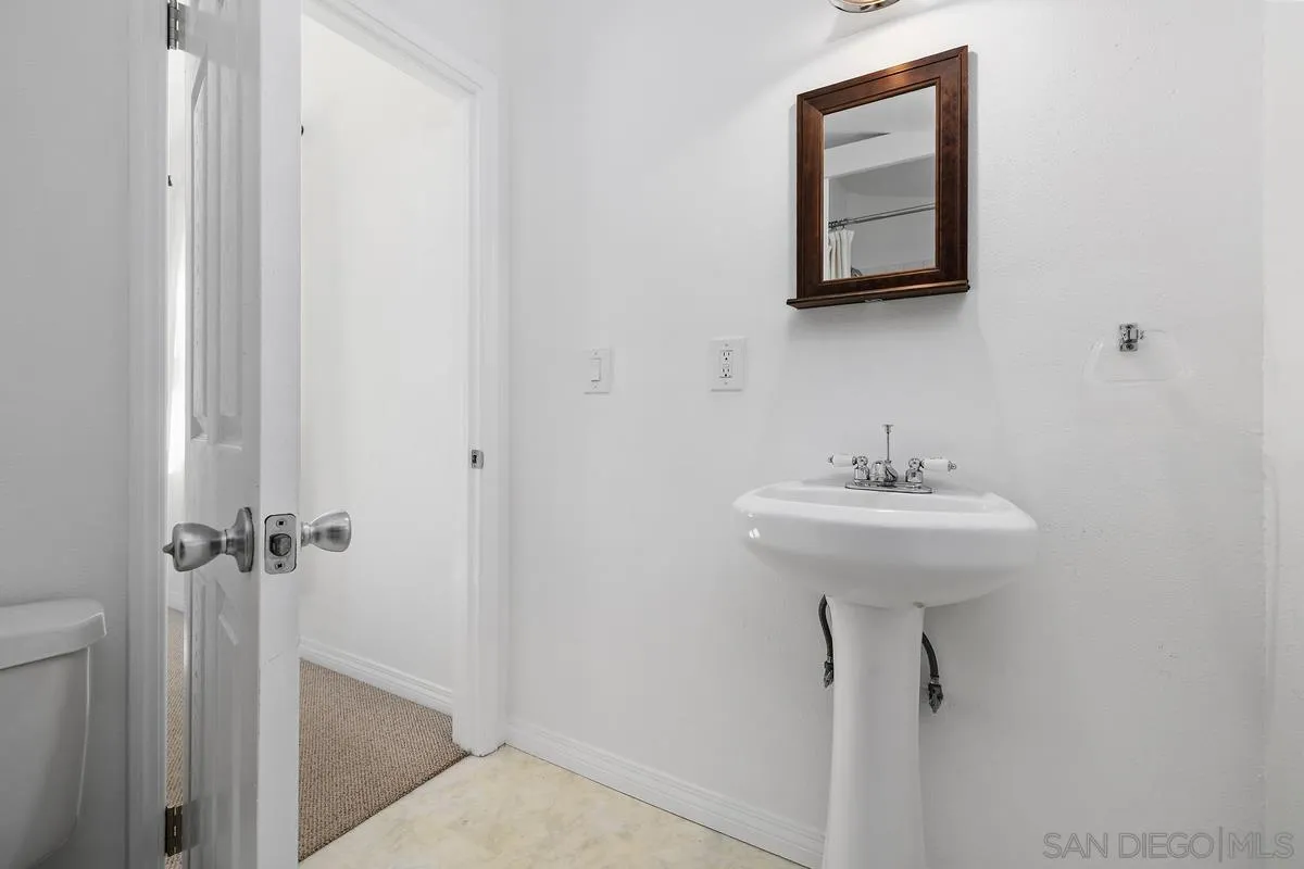 https://cdn.realtyfeed.com/cdn/127/260018175/653f902a4d7f78673ee3317ea161281e.webp
