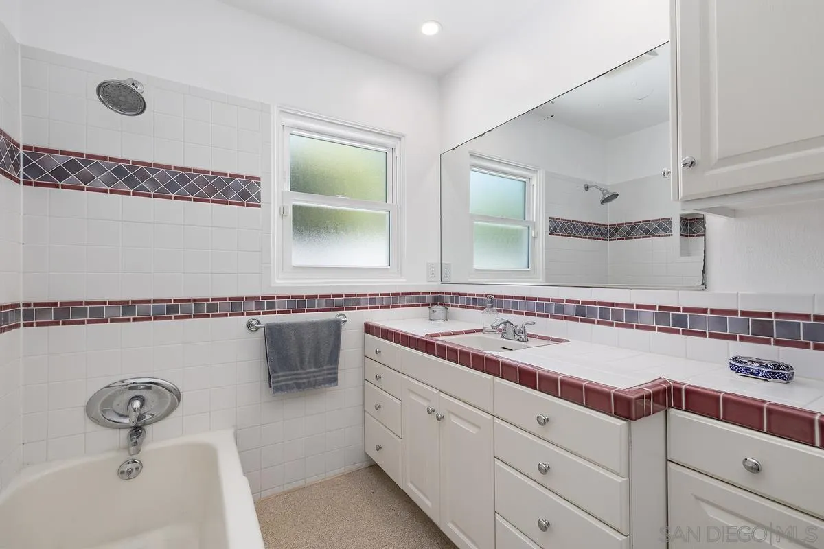 https://cdn.realtyfeed.com/cdn/127/260018175/b41ca1a157137c191235bcefcf2aef95.webp