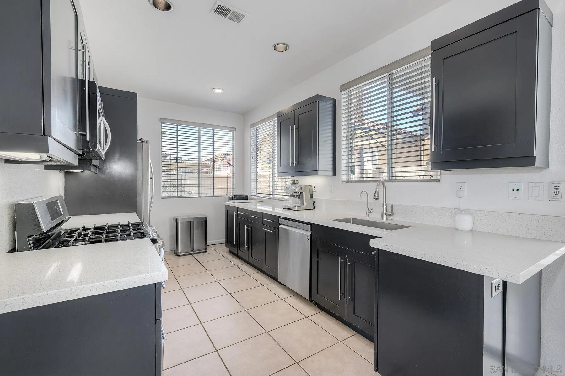 https://cdn.realtyfeed.com/cdn/127/260018176/59d2f8d4bf33b061ac7de4aaa4a6e700.webp