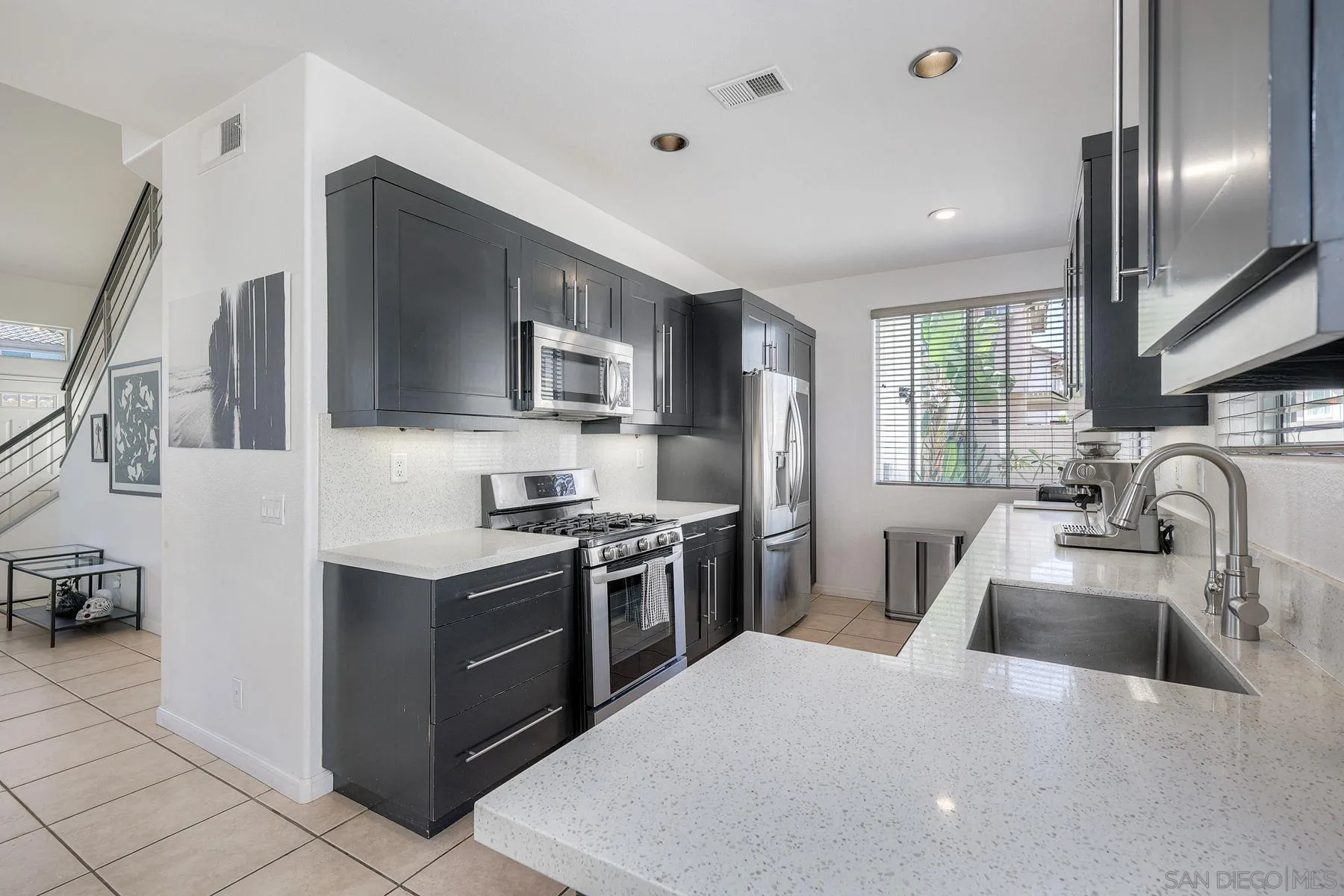https://cdn.realtyfeed.com/cdn/127/260018176/5de78297b09dfd2a8b1a88c6ec560776.webp