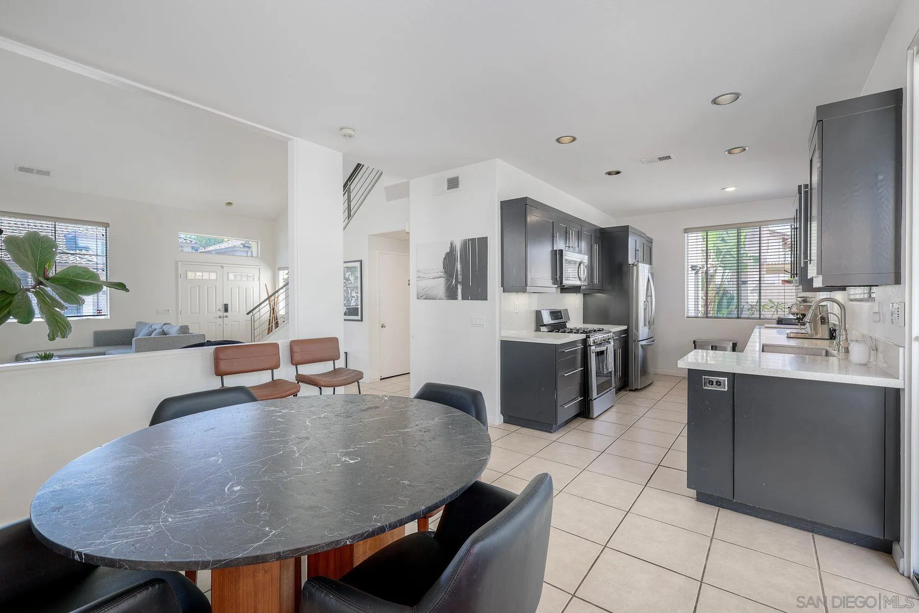 https://cdn.realtyfeed.com/cdn/127/260018176/6cf286c0b2f108b4ef9464fe8537e6eb.webp