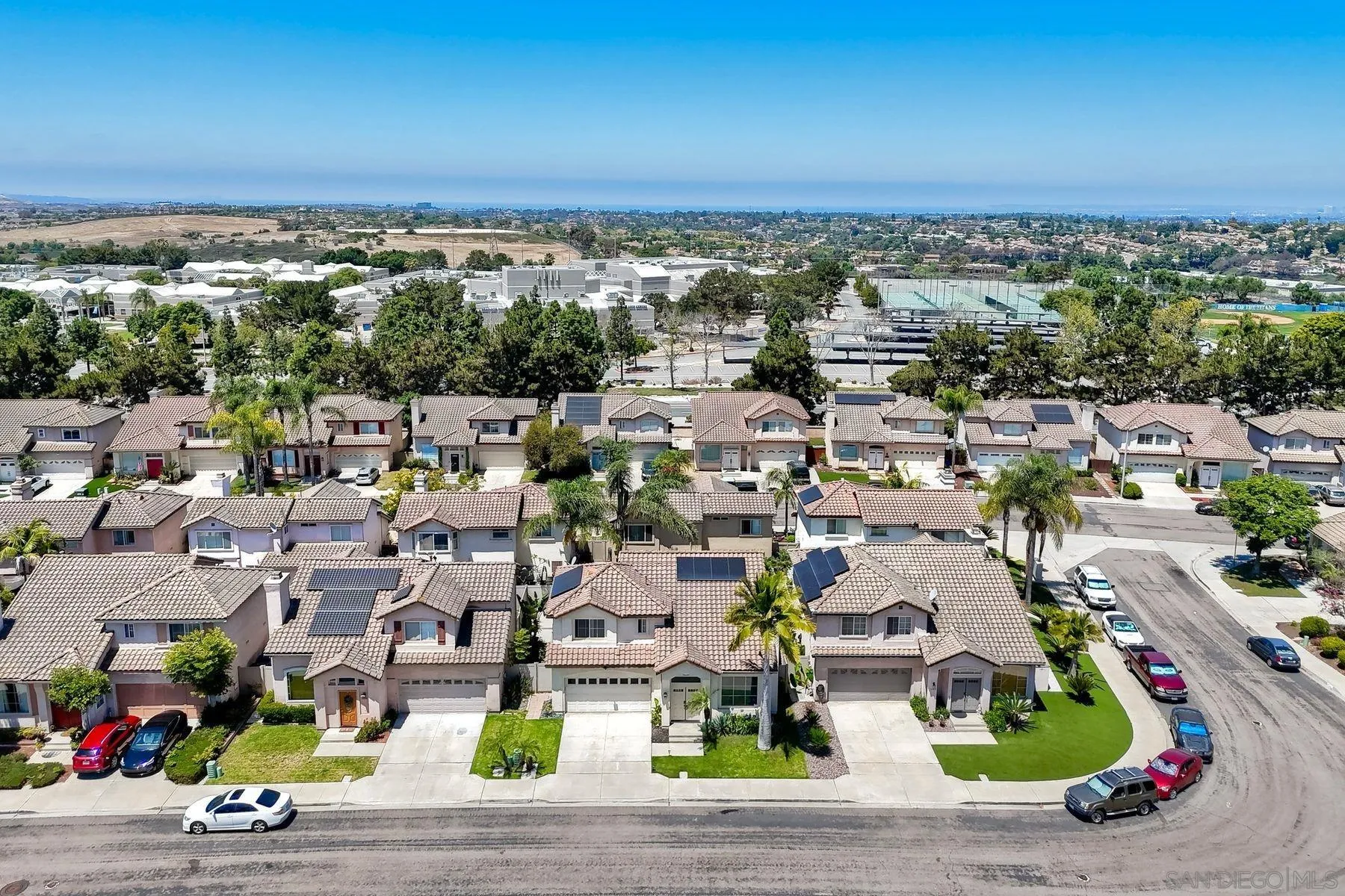 https://cdn.realtyfeed.com/cdn/127/260018176/7476e5ca63fd31f0c8fd87fb4757c7c0.webp