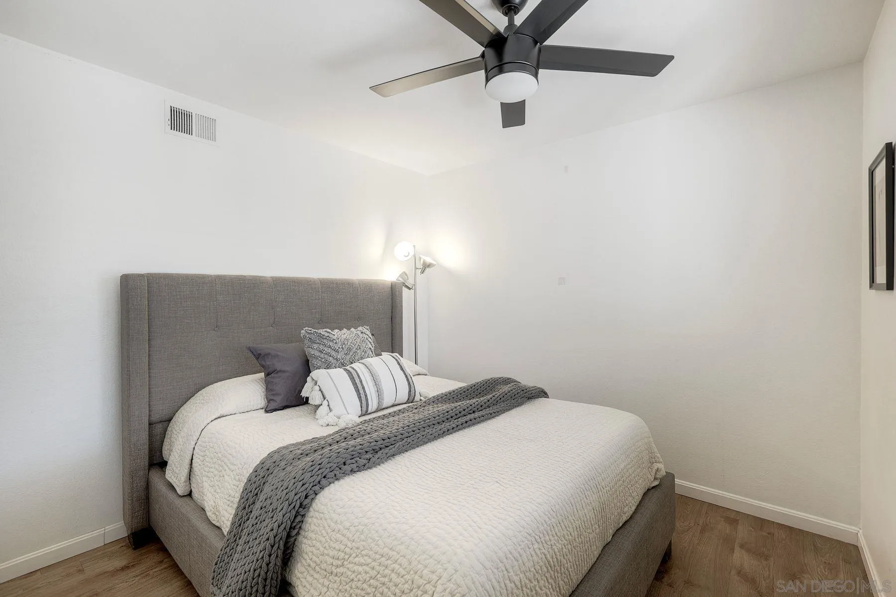 https://cdn.realtyfeed.com/cdn/127/260018176/870057ccf71ac969faba59fa040915f9.webp