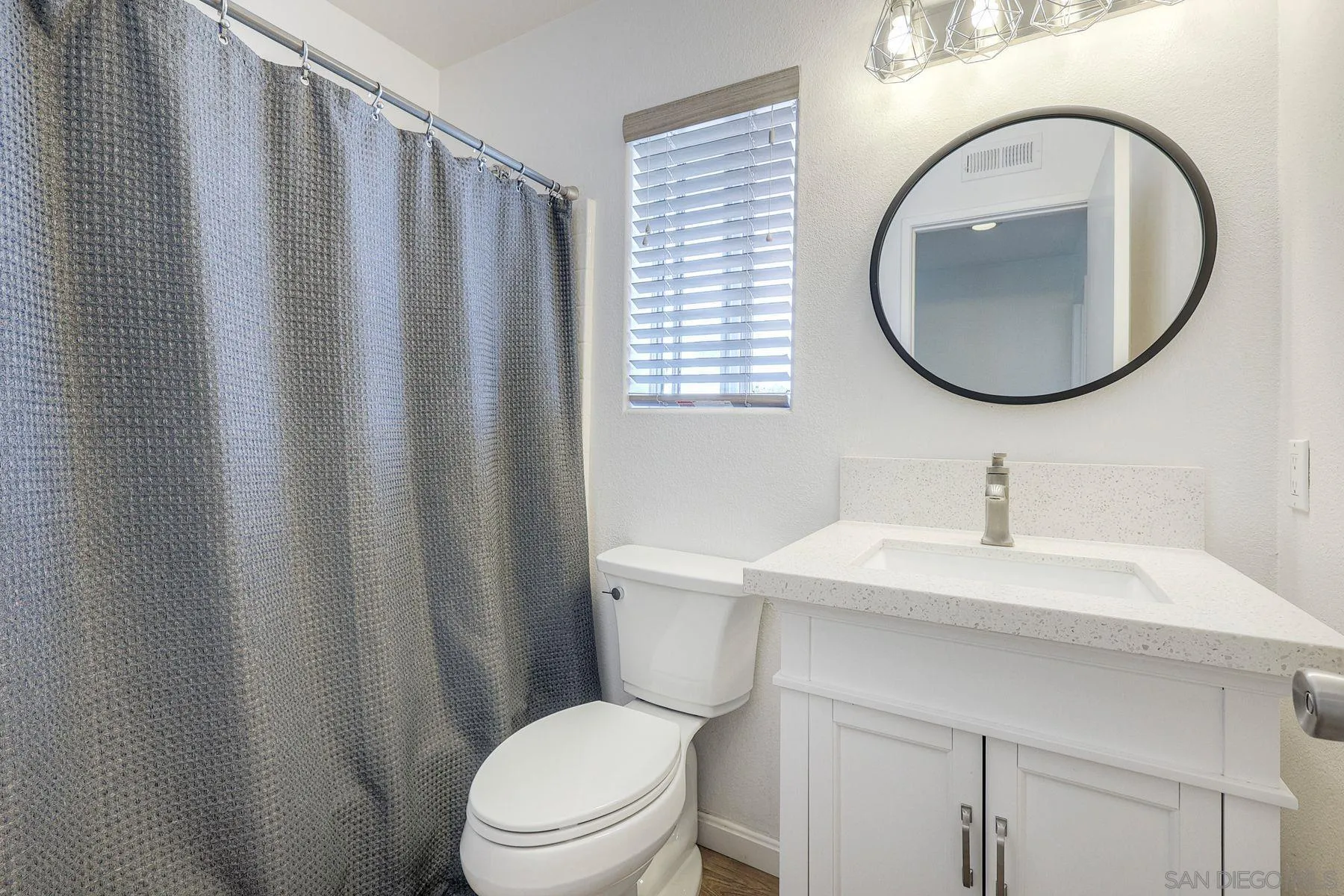 https://cdn.realtyfeed.com/cdn/127/260018176/915f45c1352c3242bdb19204b21ccfe4.webp
