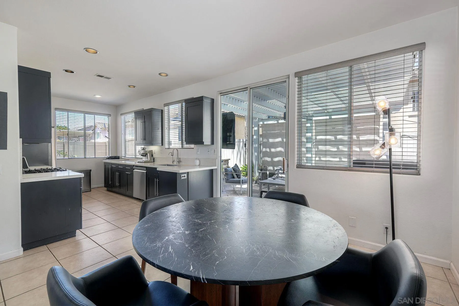 https://cdn.realtyfeed.com/cdn/127/260018176/bc4b3ea70ca9494fb3eda52a51aa9348.webp