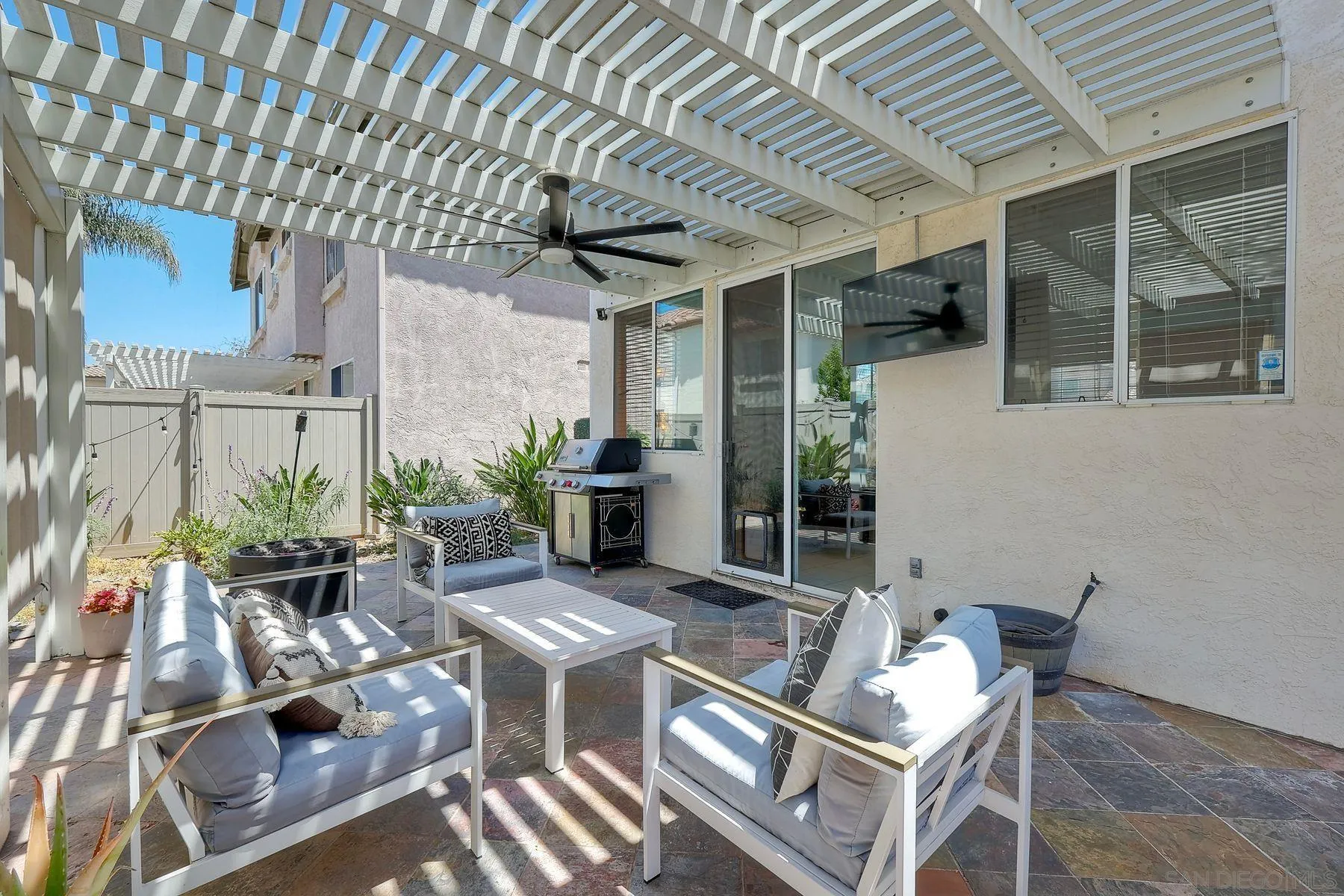https://cdn.realtyfeed.com/cdn/127/260018176/bd5eaf706e01a706fafcb205dd4e8ff3.webp