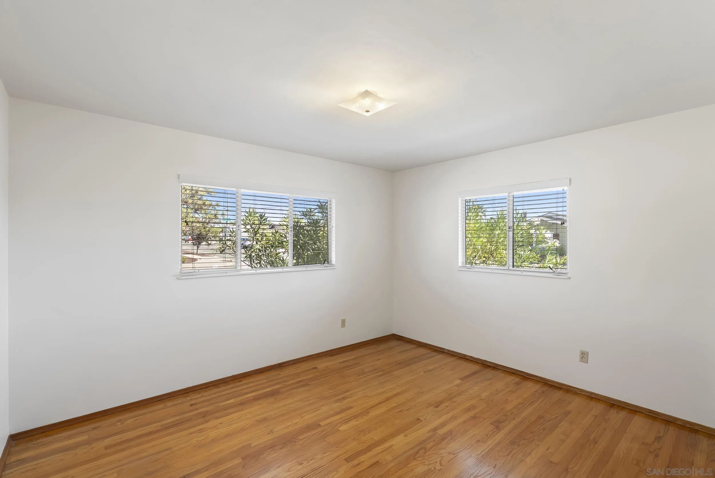 https://cdn.realtyfeed.com/cdn/127/260018177/27e503f02658320cd9fcb80fdc2d9202.webp