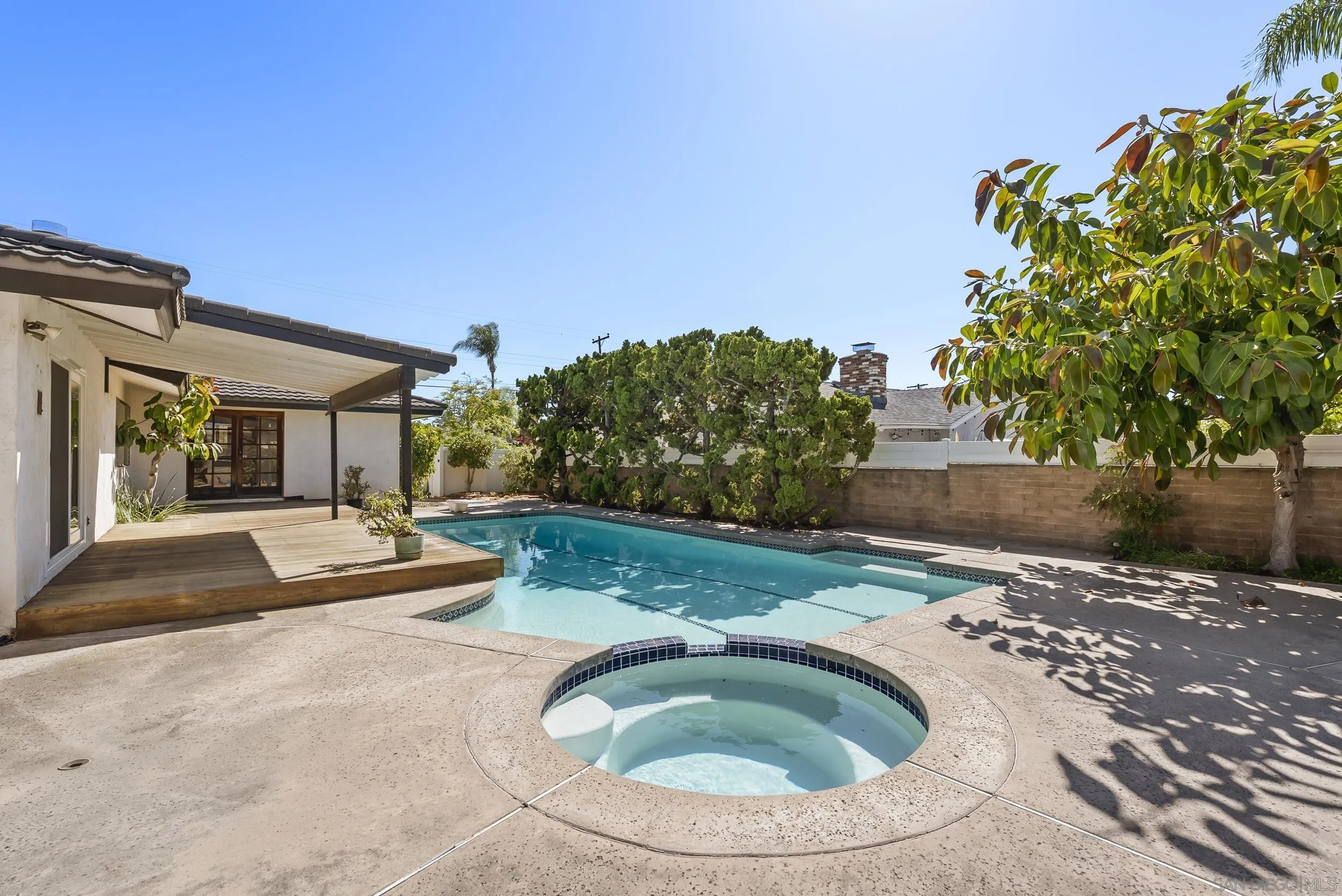 https://cdn.realtyfeed.com/cdn/127/260018177/897bba4e27155fd4938a2b9c3bad9b06.webp