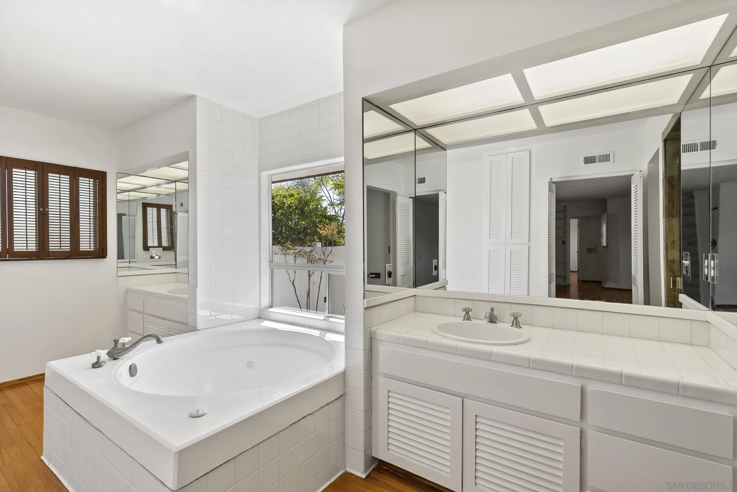 https://cdn.realtyfeed.com/cdn/127/260018177/97bab0caf018db7d75856803bfd79ada.webp