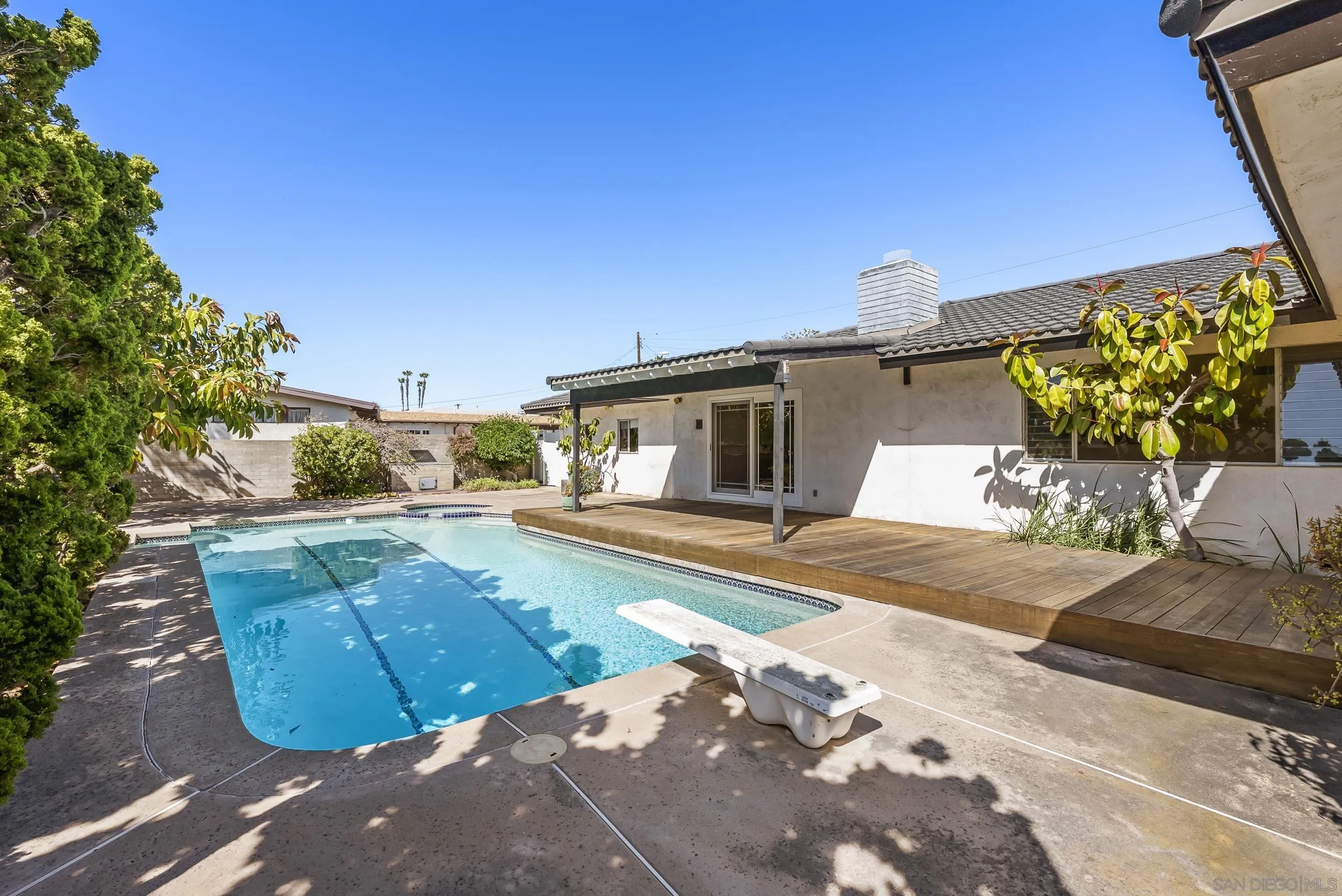 https://cdn.realtyfeed.com/cdn/127/260018177/984214ccf8aa08456f781f368a2ffbdc.webp
