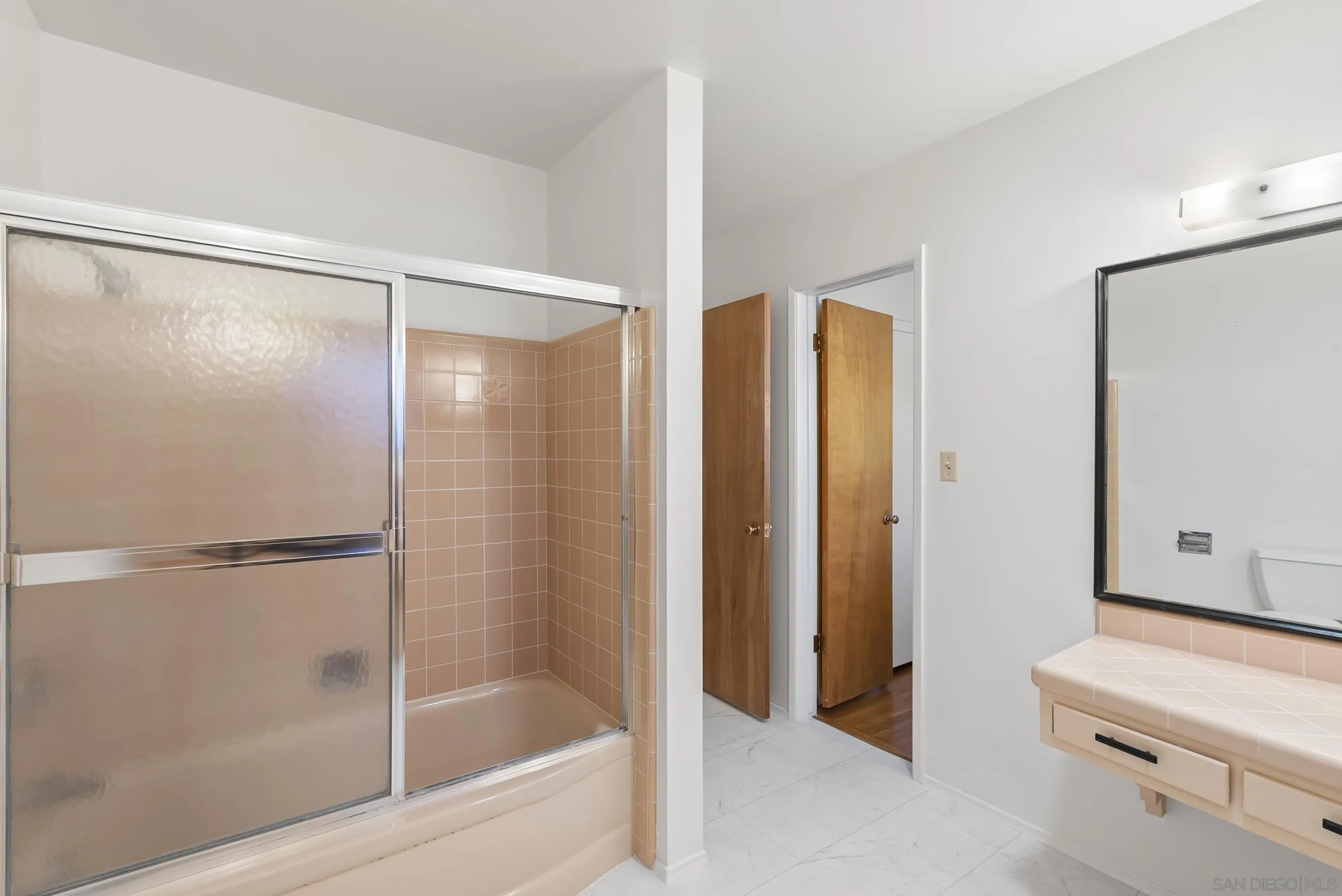 https://cdn.realtyfeed.com/cdn/127/260018177/b3941c8ae74ceddfd259a00bb3fce8ea.webp