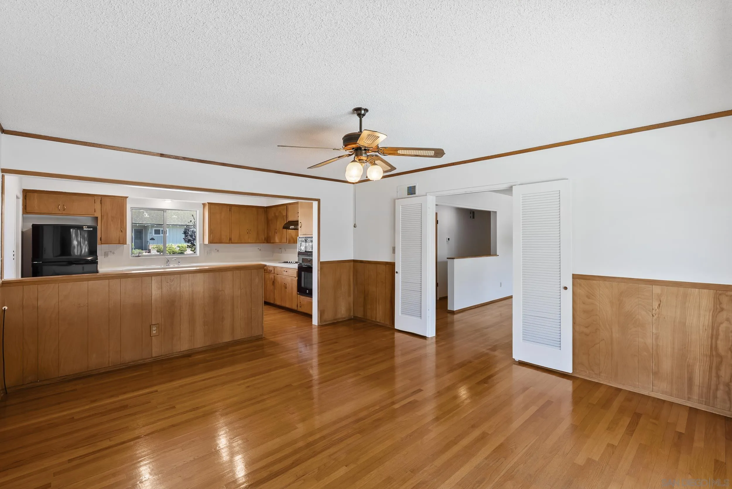 https://cdn.realtyfeed.com/cdn/127/260018177/ca2d569bd2d83165b6873561b945046d.webp