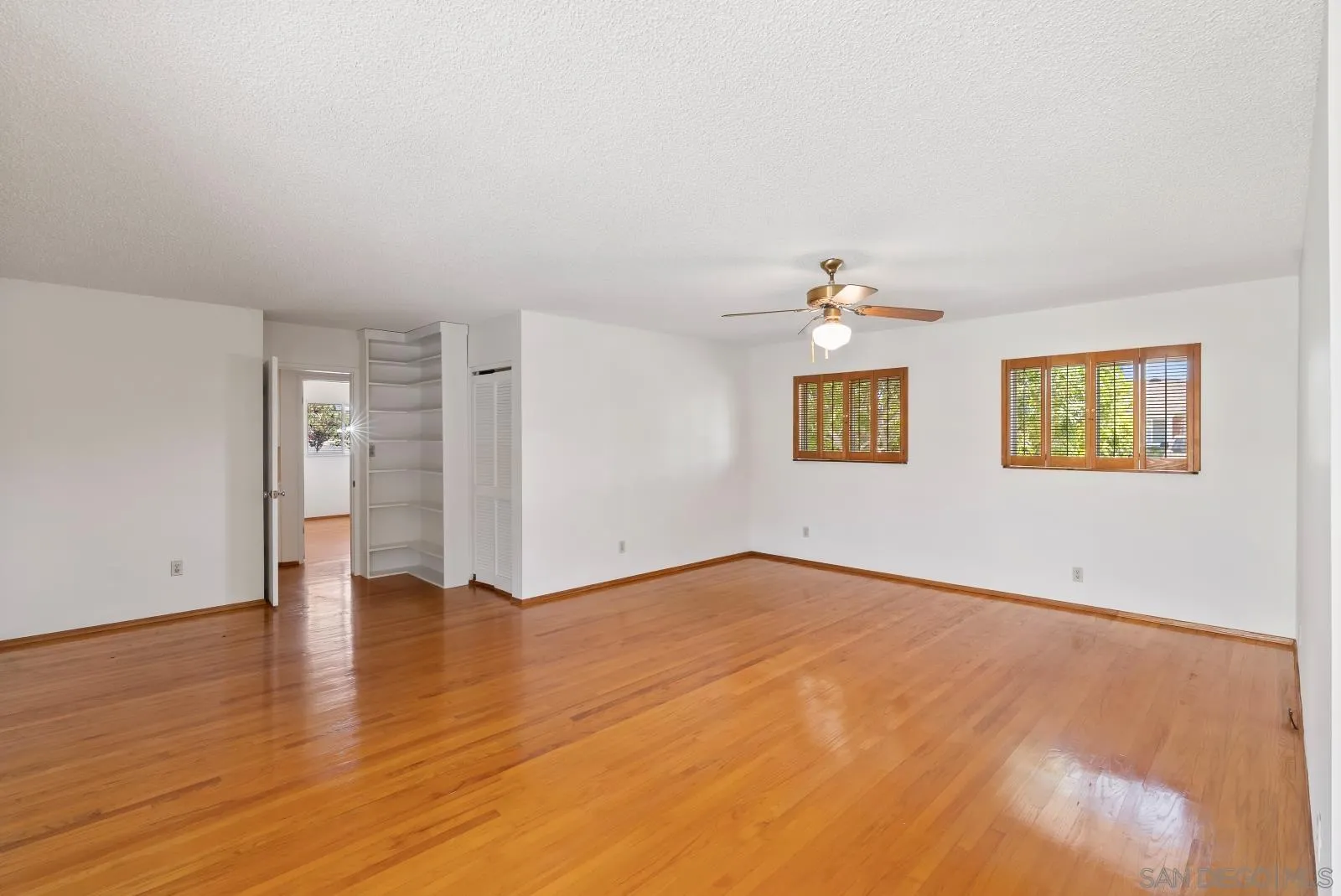 https://cdn.realtyfeed.com/cdn/127/260018177/e65e89faa48adf94cc1c6893c9ddf2a0.webp