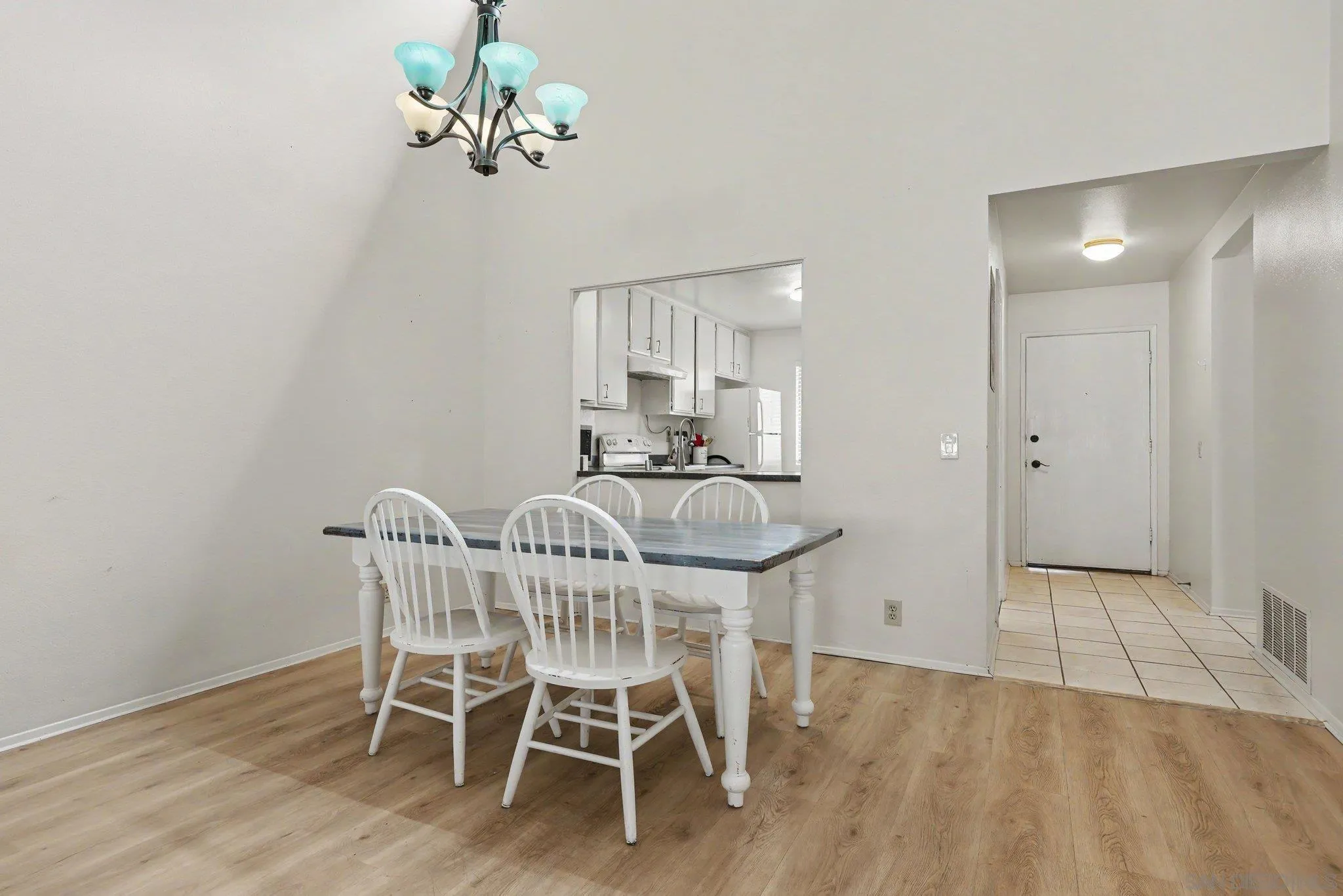 Photo #4: 260018188 Listing: Photo #4
