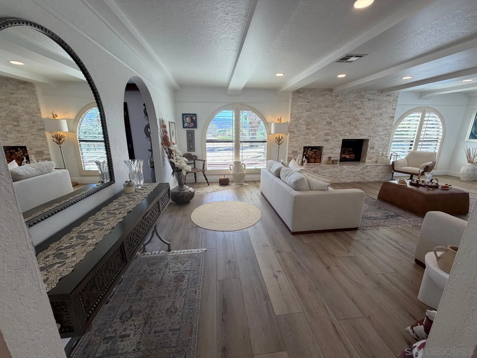 https://cdn.realtyfeed.com/cdn/127/260018190/0657ca12e20a8d7965abf13c1c8aeaab.webp