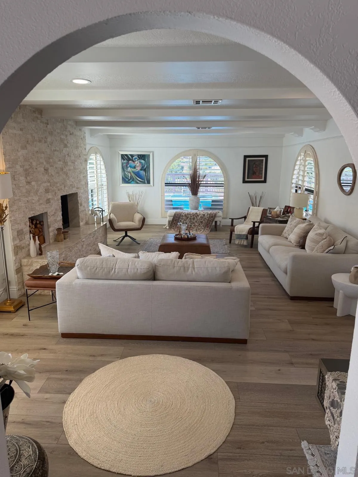 https://cdn.realtyfeed.com/cdn/127/260018190/6c408c184a2fd22df8046522209f5878.webp