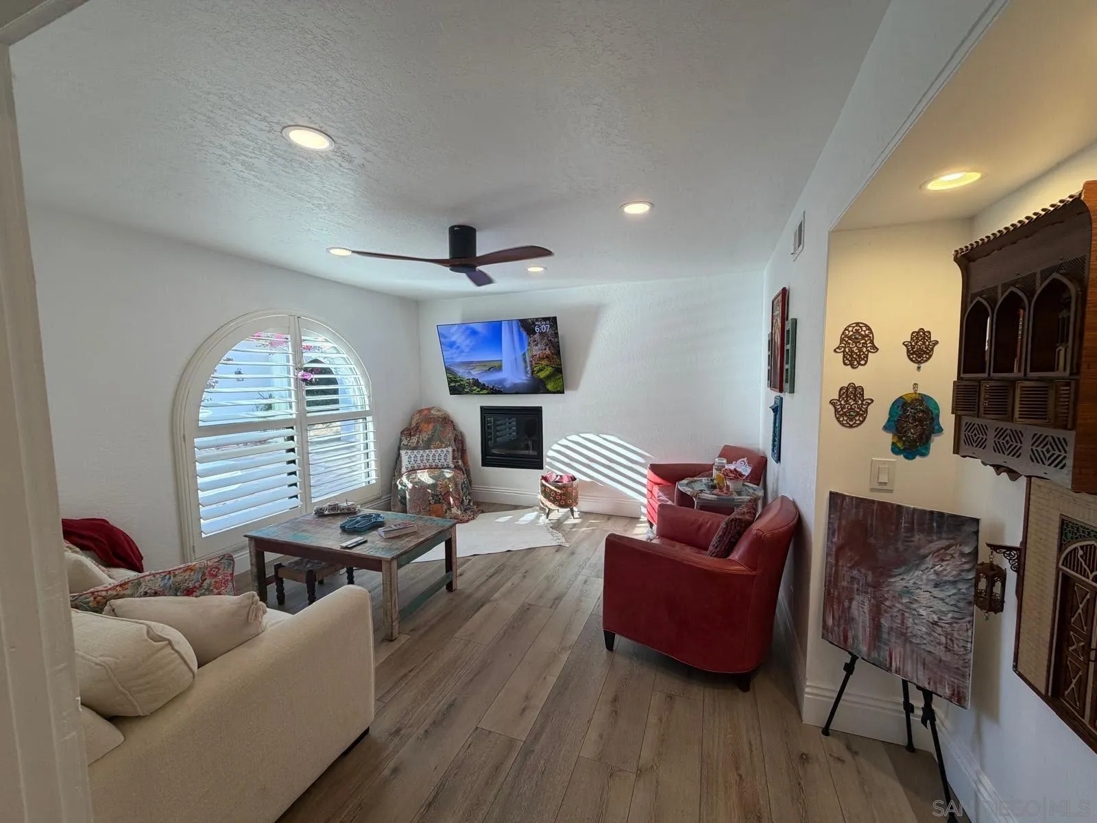 https://cdn.realtyfeed.com/cdn/127/260018190/ec36b5ea64068892669b64881496407c.webp
