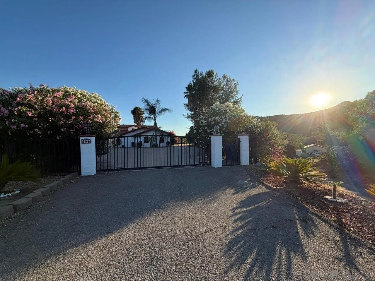 https://cdn.realtyfeed.com/cdn/127/260018190/fe04bd83af2b111ccd41718a788e24f5.webp