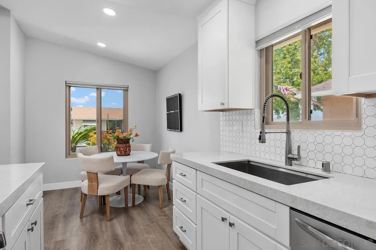 https://cdn.realtyfeed.com/cdn/127/260018206/96518522519b054daa7bfb6d4a6c22f3.webp