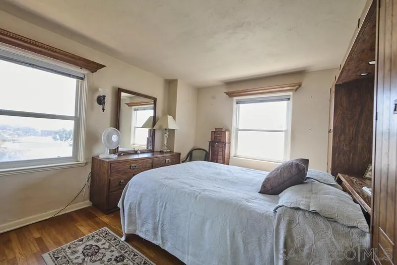 https://cdn.realtyfeed.com/cdn/127/260018207/4bf149924d8aabe7333b3f0bc4df2365.webp