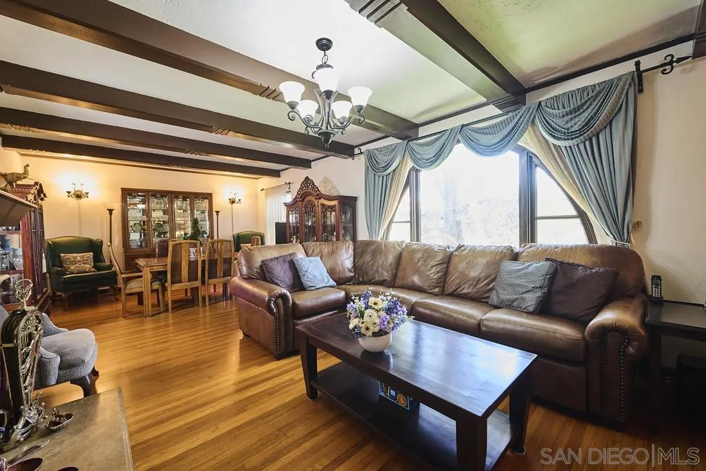 https://cdn.realtyfeed.com/cdn/127/260018207/6a3df9f0ef98d70c50bd2d3420f55f8d.webp