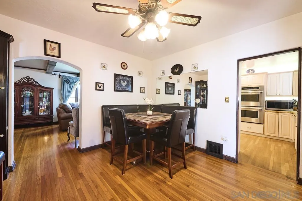 https://cdn.realtyfeed.com/cdn/127/260018207/b96d4007bf47942b570ab61691e94b6c.webp
