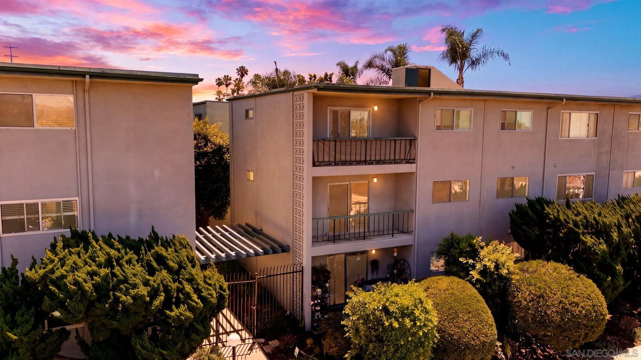 Photo #1: 260018212 Listing: Photo #1
