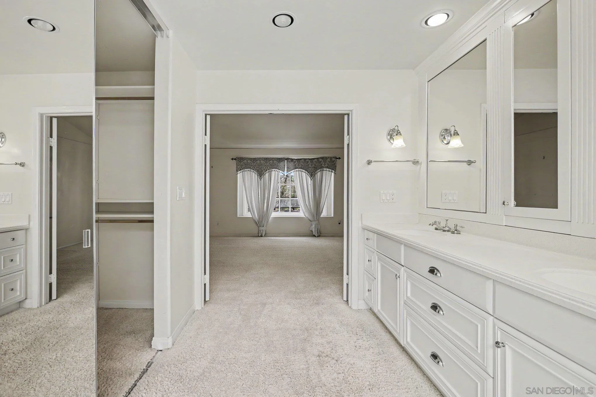 https://cdn.realtyfeed.com/cdn/127/260018216/0e0470f192781143ca250662415d722b.webp