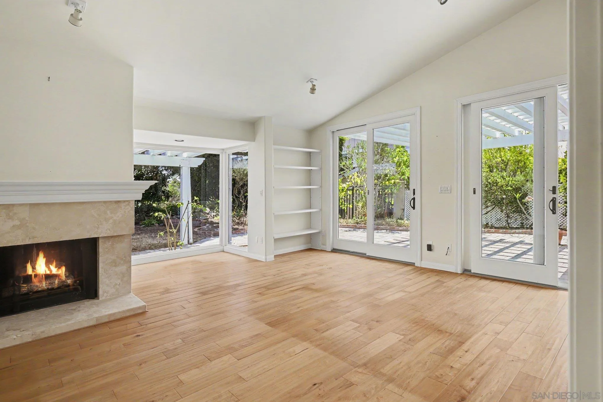 https://cdn.realtyfeed.com/cdn/127/260018216/100cdfb8c48a3b78adde2cd17207cb8e.webp