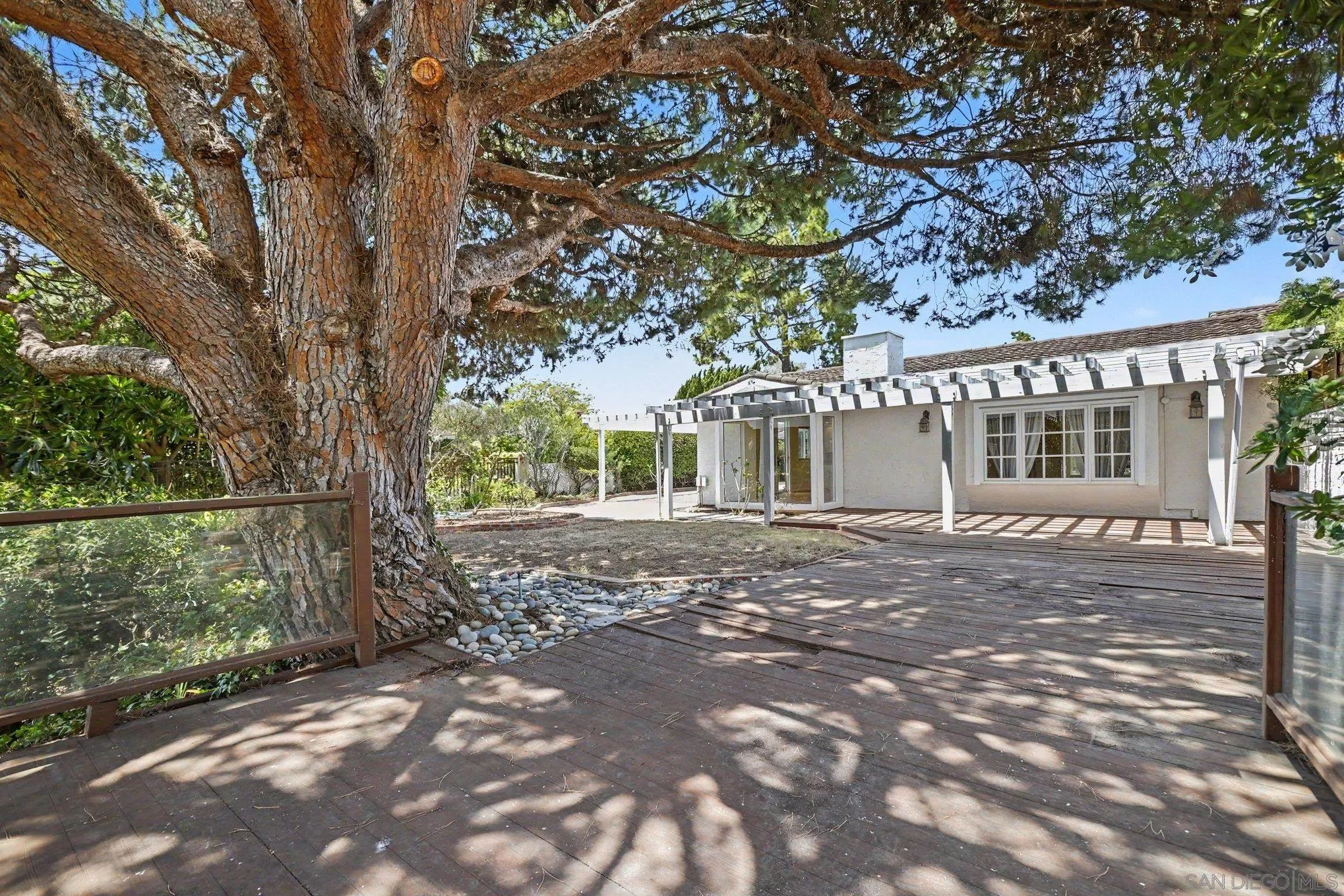 https://cdn.realtyfeed.com/cdn/127/260018216/119deeeae89899ec25714c95a284b7b7.webp