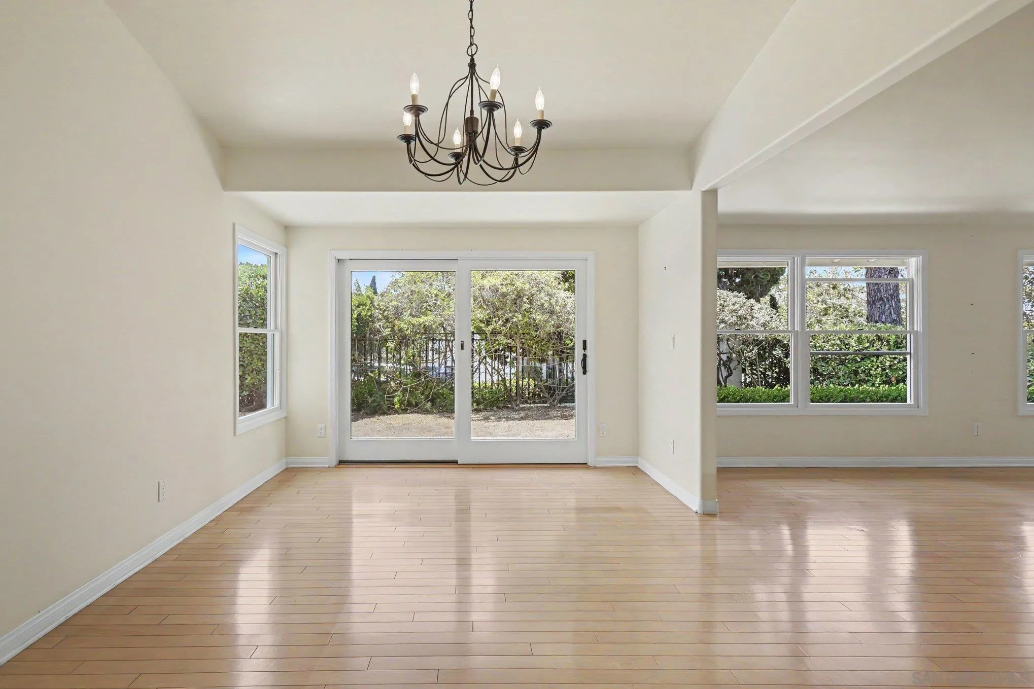 https://cdn.realtyfeed.com/cdn/127/260018216/14ddcba11a9c4c674df8926c3a89b1d5.webp