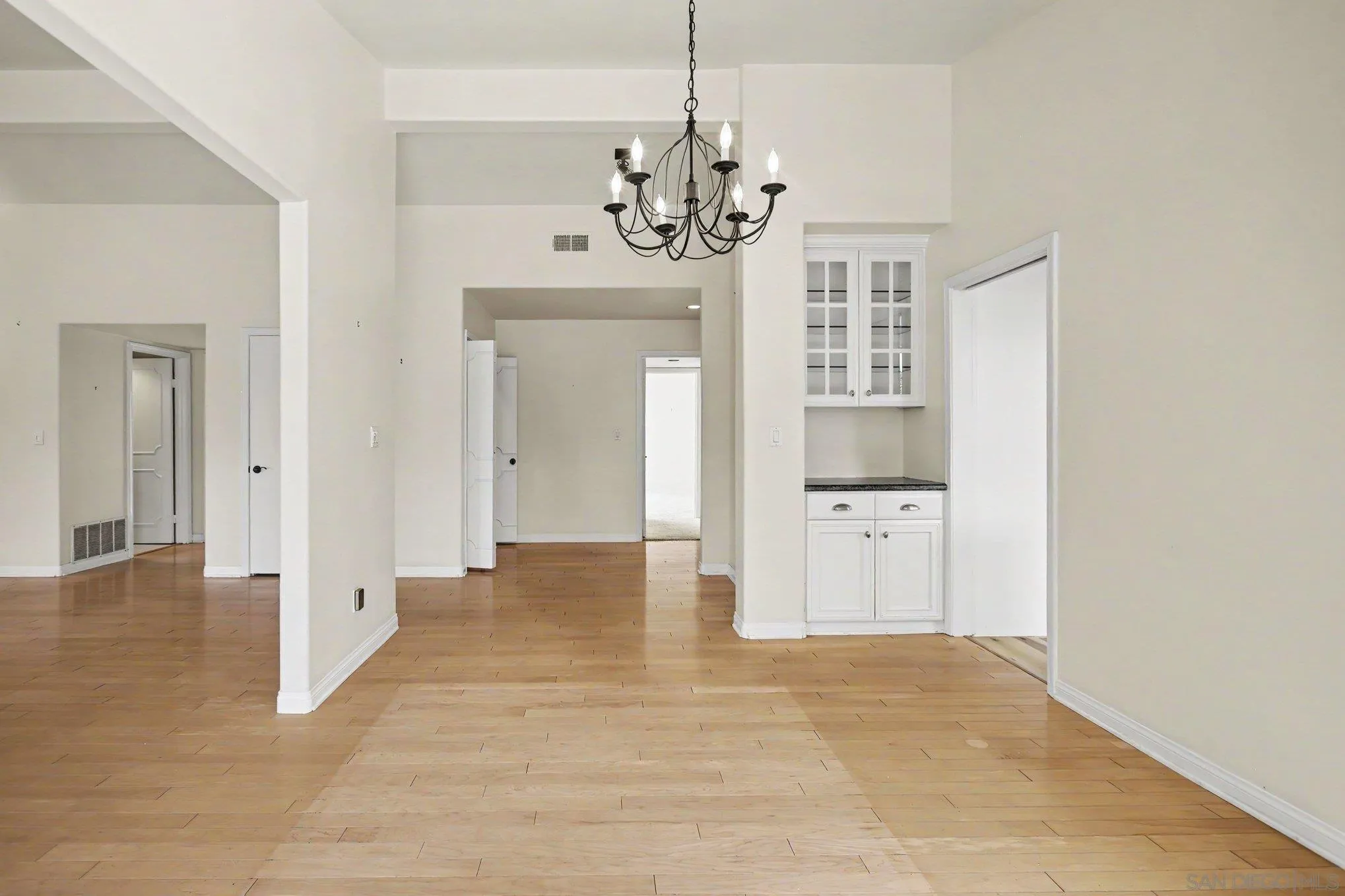 https://cdn.realtyfeed.com/cdn/127/260018216/19cae58fc73d99cee31a939f5c9a5bc0.webp