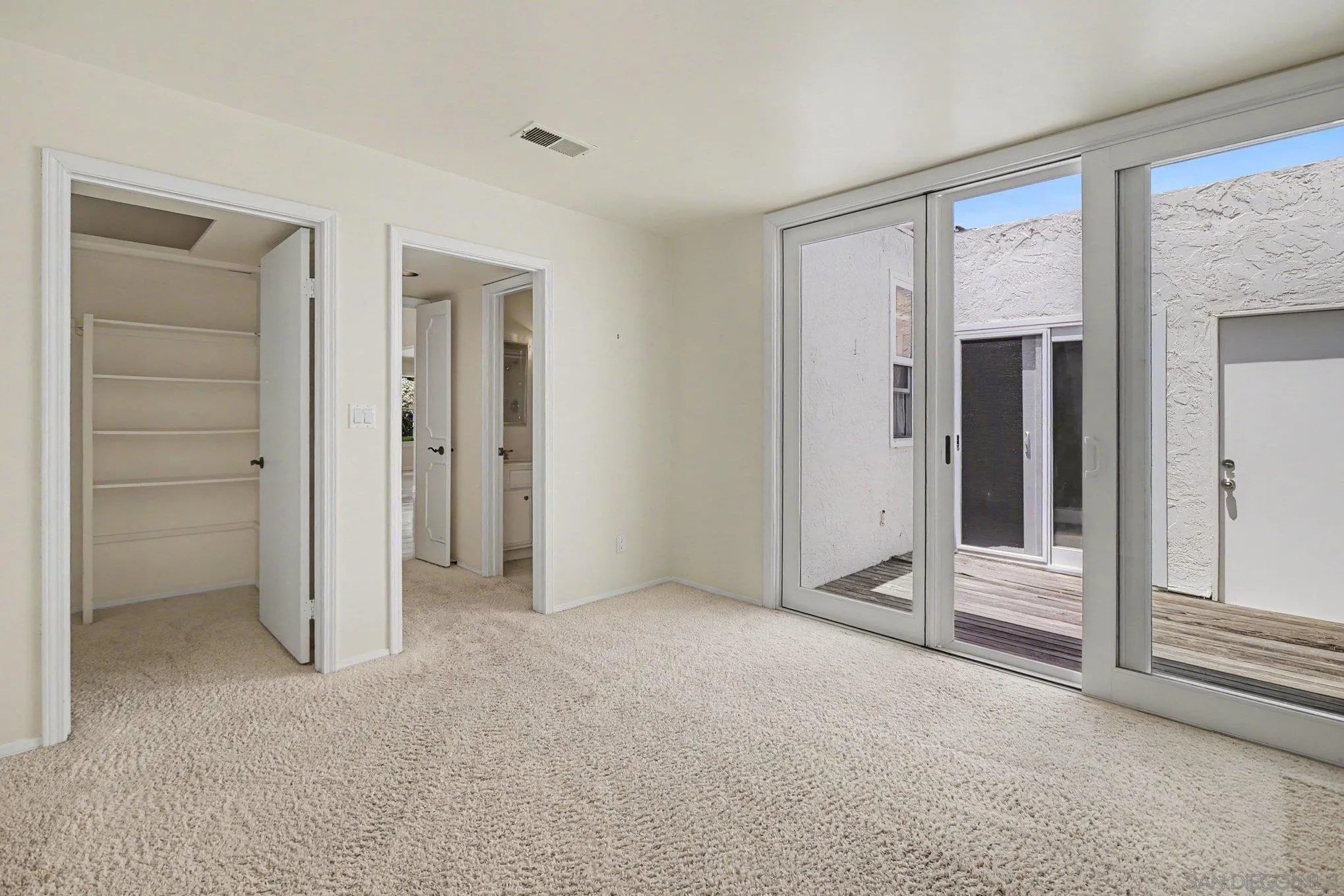 https://cdn.realtyfeed.com/cdn/127/260018216/2f1f997c05437015c67b45954558b47a.webp