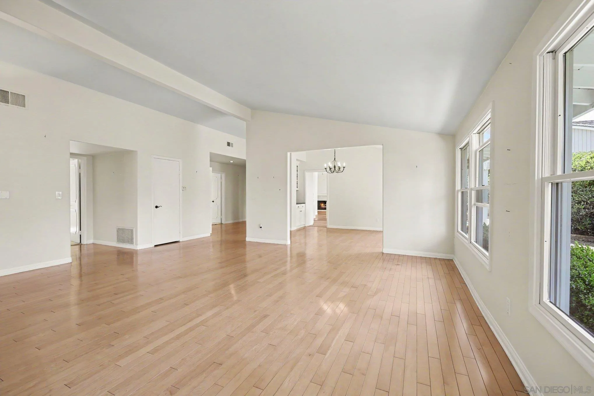 https://cdn.realtyfeed.com/cdn/127/260018216/30f08a5b0499909d94758a16a6e0d914.webp