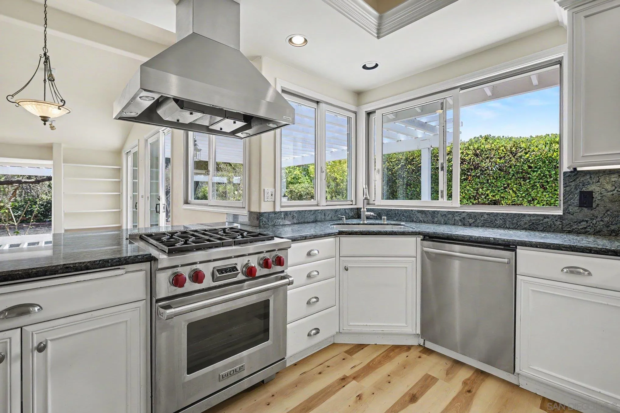 https://cdn.realtyfeed.com/cdn/127/260018216/46ce376a43d8defd9ef01b03efd893c1.webp