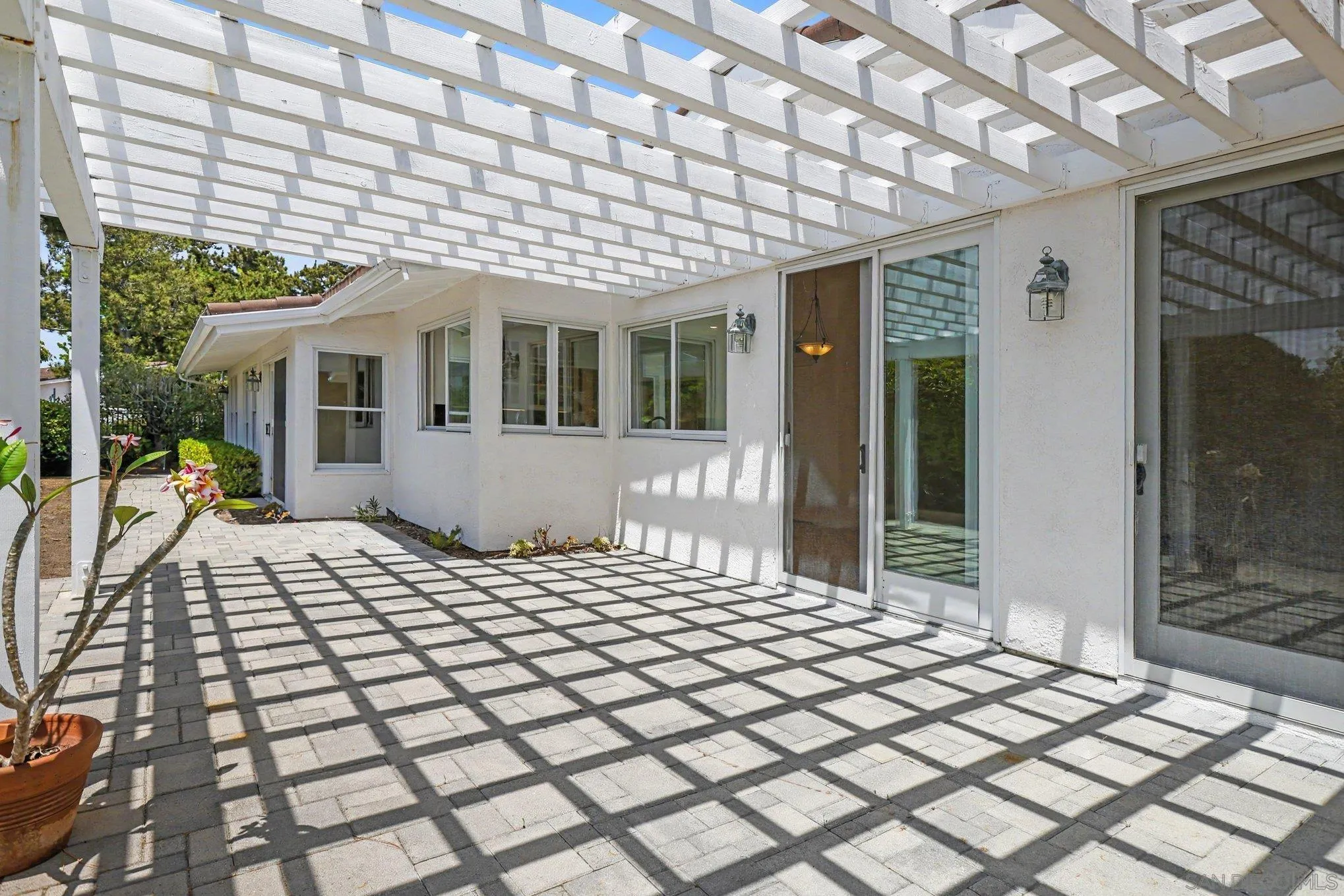 https://cdn.realtyfeed.com/cdn/127/260018216/54e6bf5b4624e8425243298185c6d412.webp