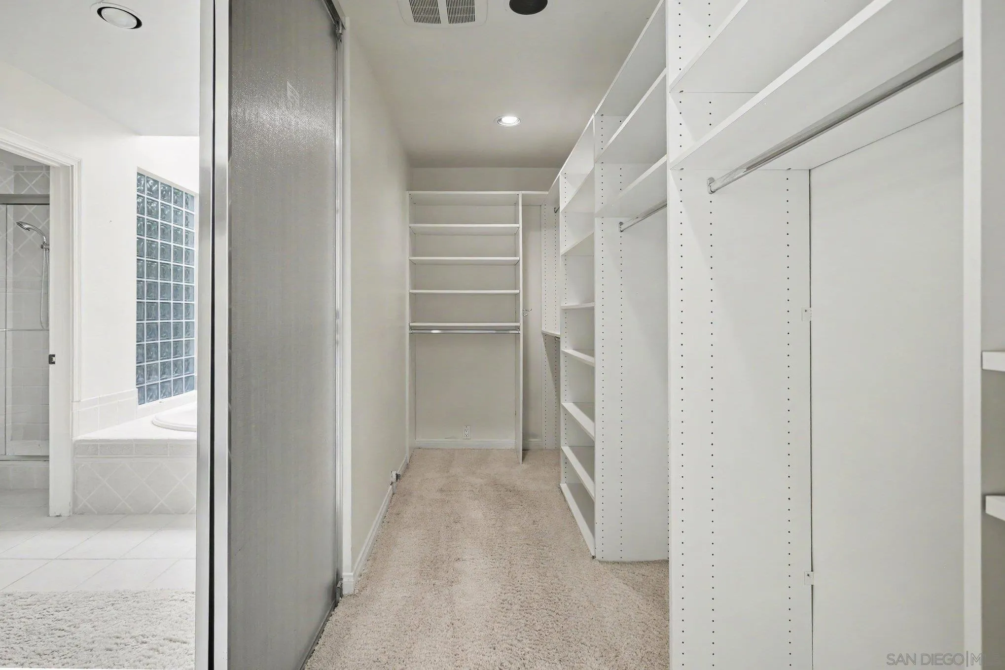 https://cdn.realtyfeed.com/cdn/127/260018216/80ebdeac64a6a168e749c45973c5a313.webp