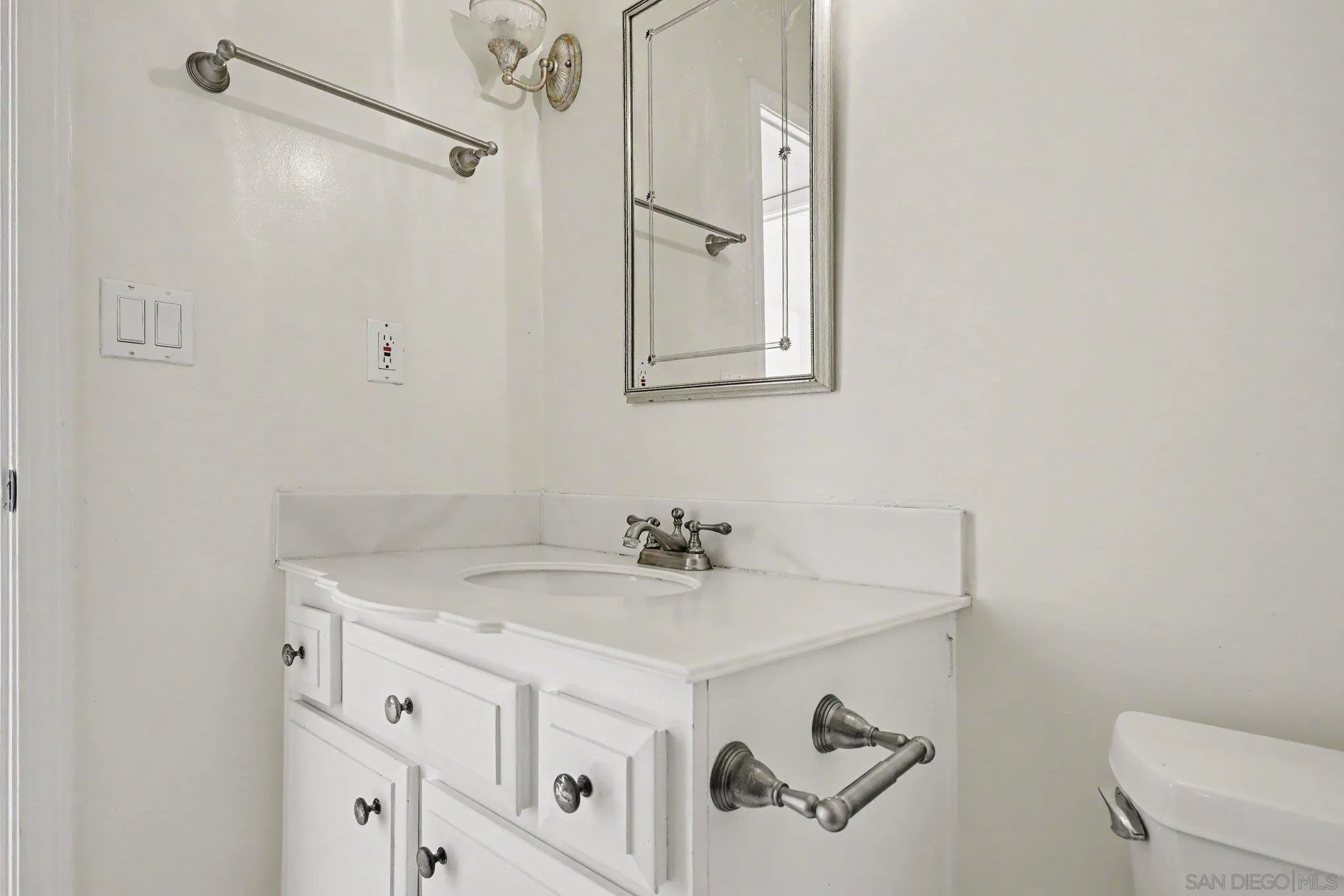 https://cdn.realtyfeed.com/cdn/127/260018216/9fa909a70a965d52a58b971def108ee2.webp