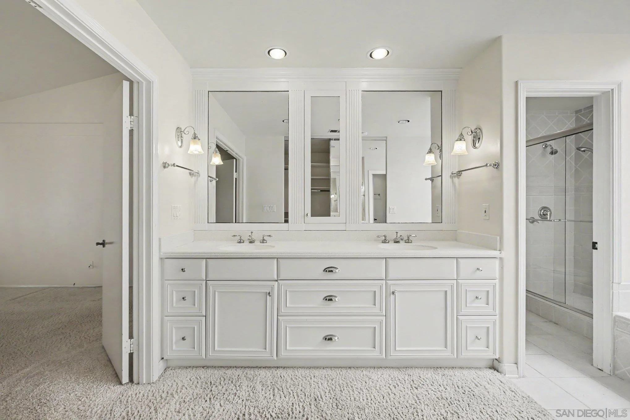 https://cdn.realtyfeed.com/cdn/127/260018216/b0d35cbd32b6c607dd1507966bc859f7.webp
