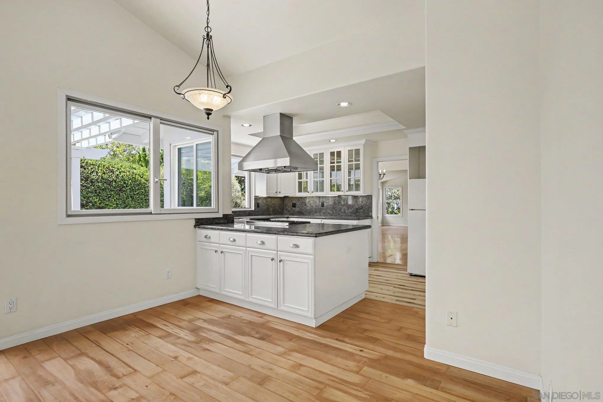 https://cdn.realtyfeed.com/cdn/127/260018216/bc06d0e80f4aa15e862780277fdeea20.webp