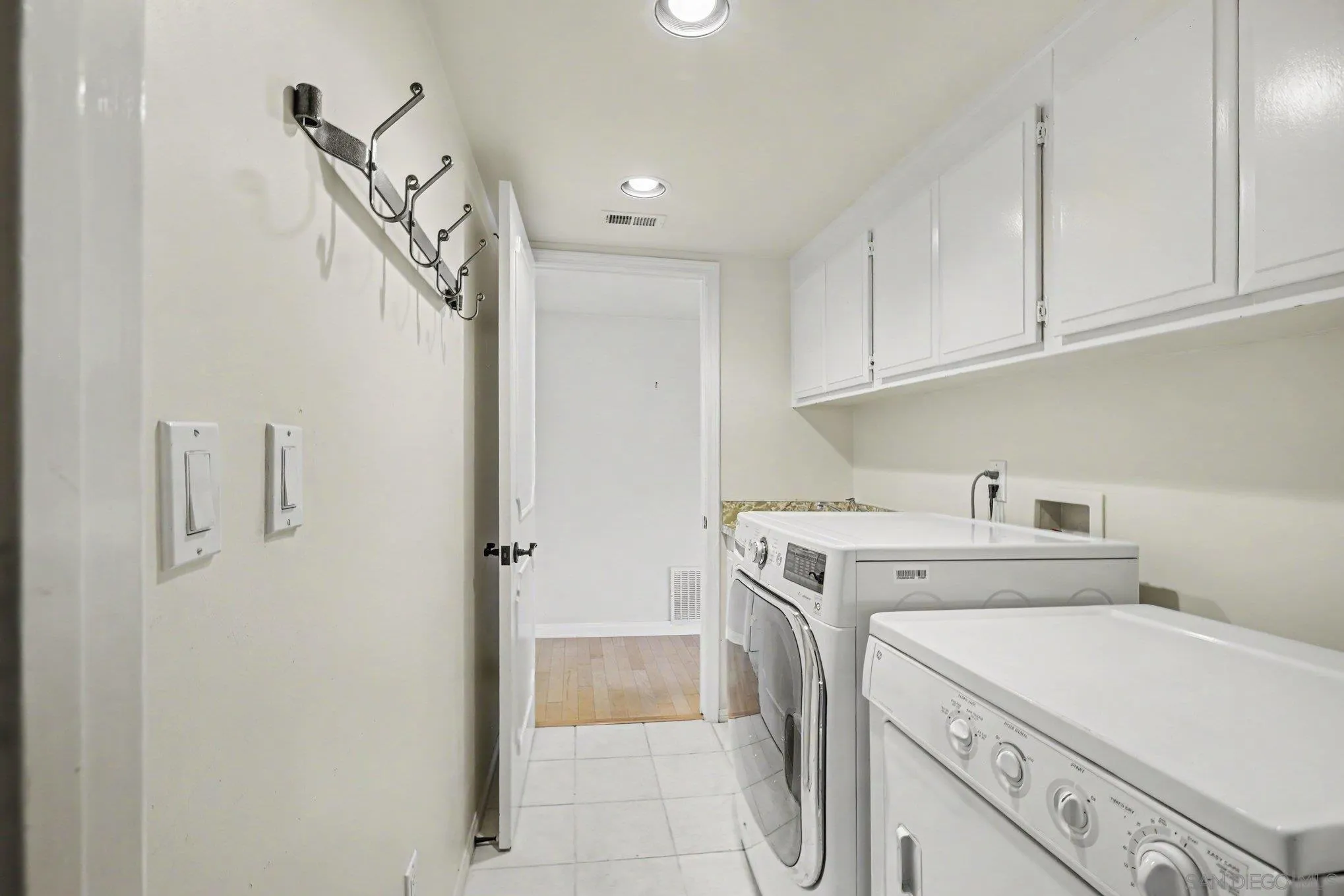 https://cdn.realtyfeed.com/cdn/127/260018216/bf67e7aa4657a788fad28f6fceb762bd.webp