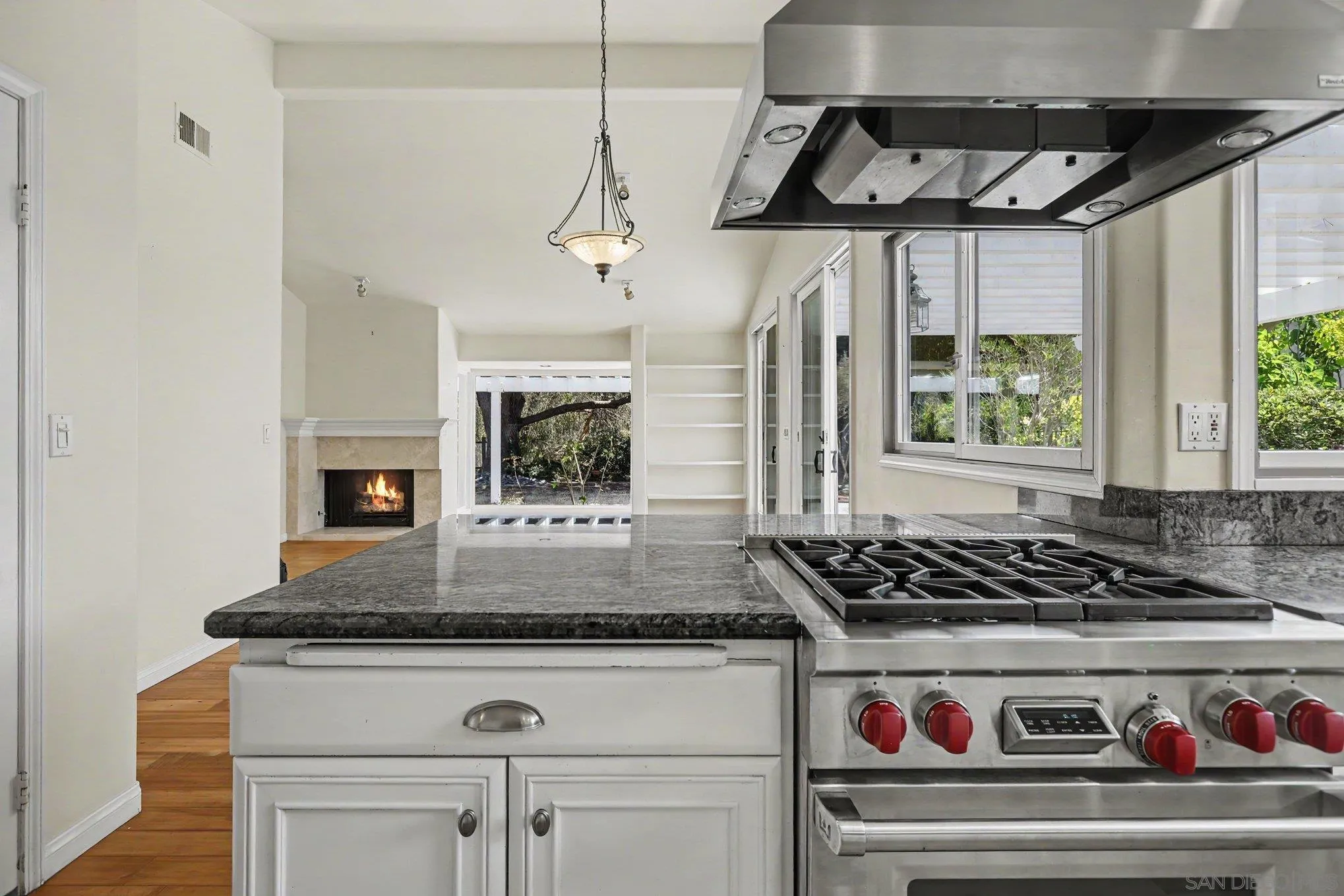https://cdn.realtyfeed.com/cdn/127/260018216/d85d7af5fe853f17870abd5c929f9515.webp