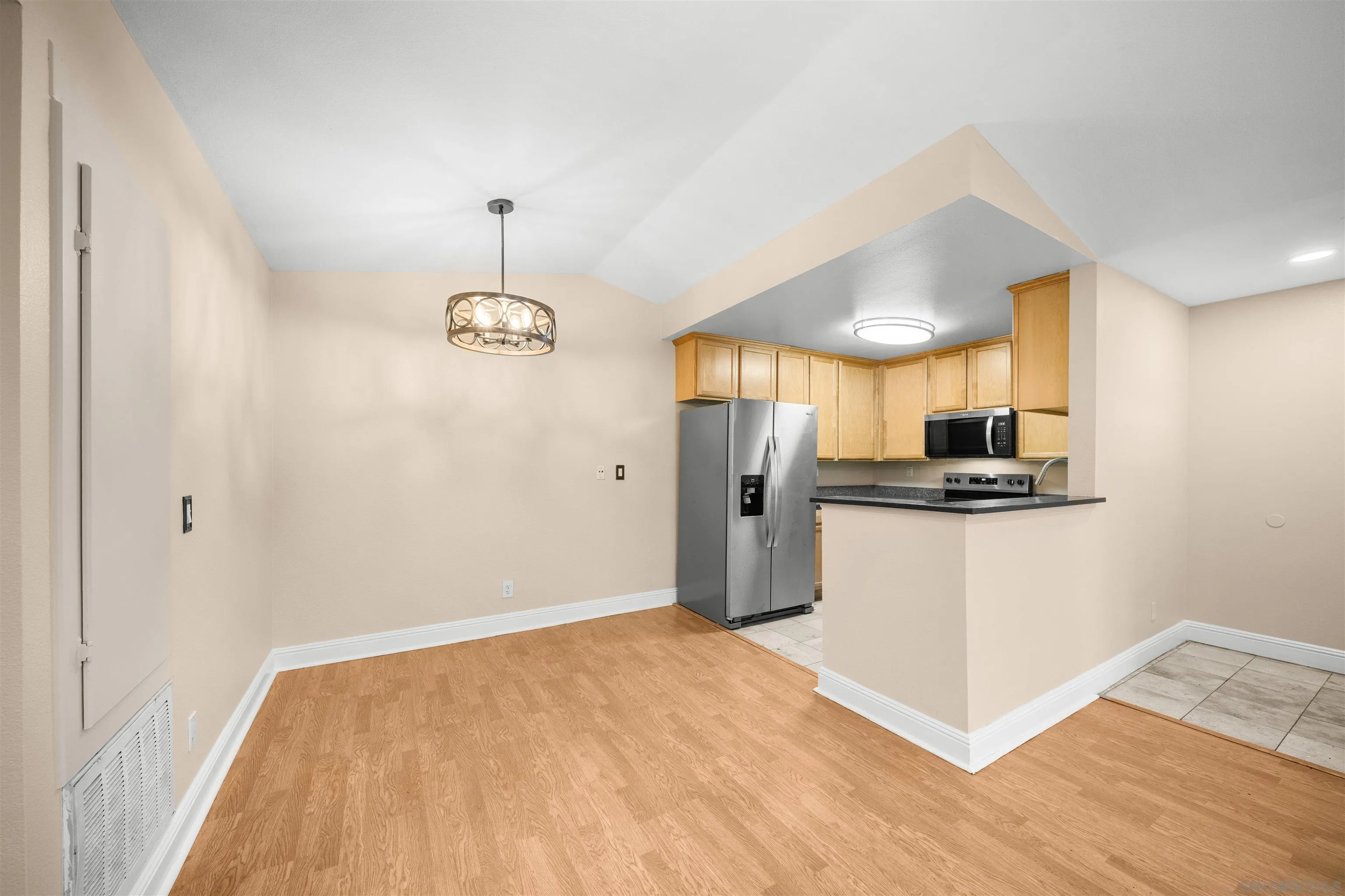 https://cdn.realtyfeed.com/cdn/127/260018220/23e40f7551d90a125faf94d200e0e01d.webp