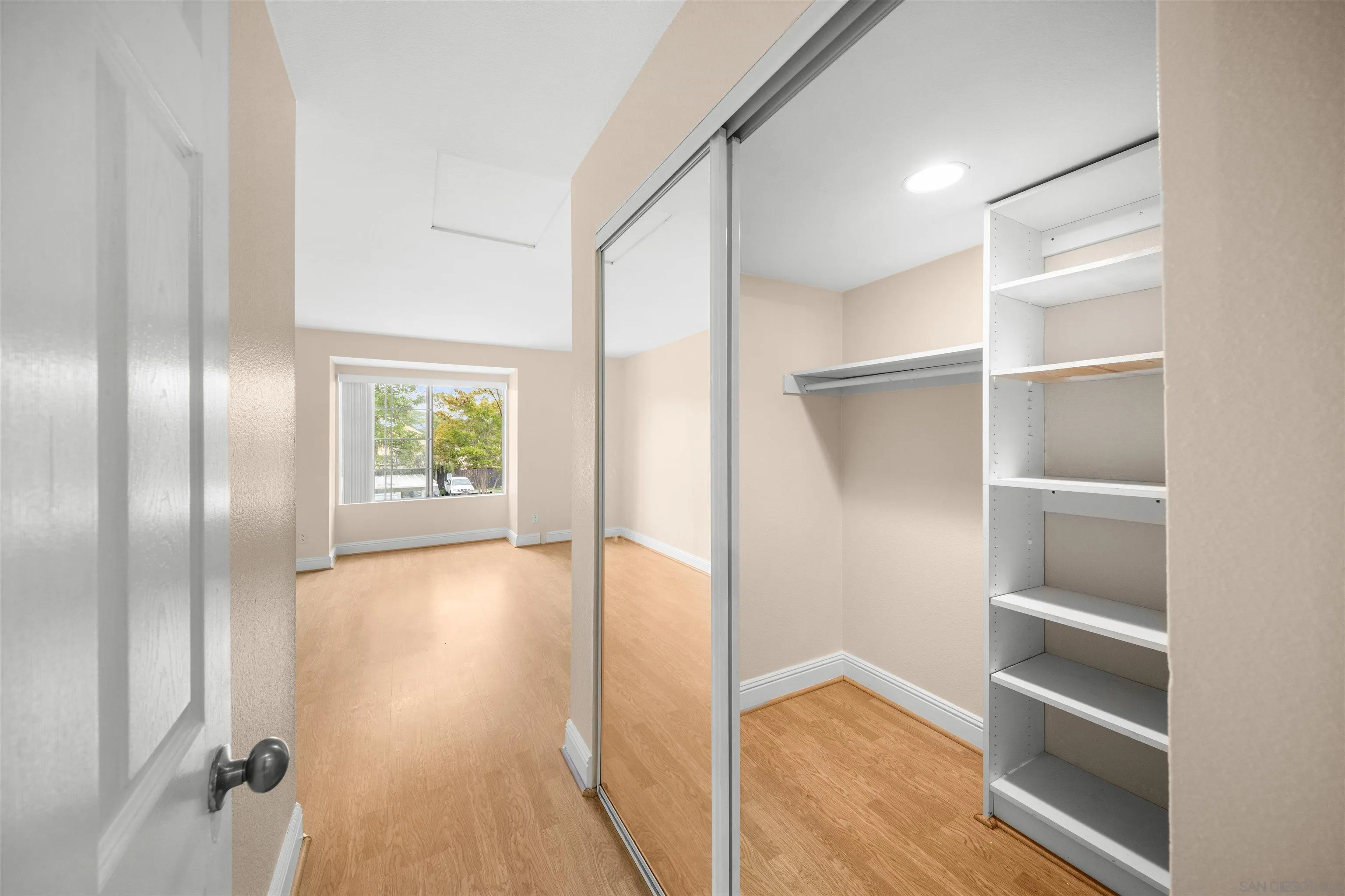 https://cdn.realtyfeed.com/cdn/127/260018220/290da3e9a5c00cabb0fa7d9f191a6a0c.webp
