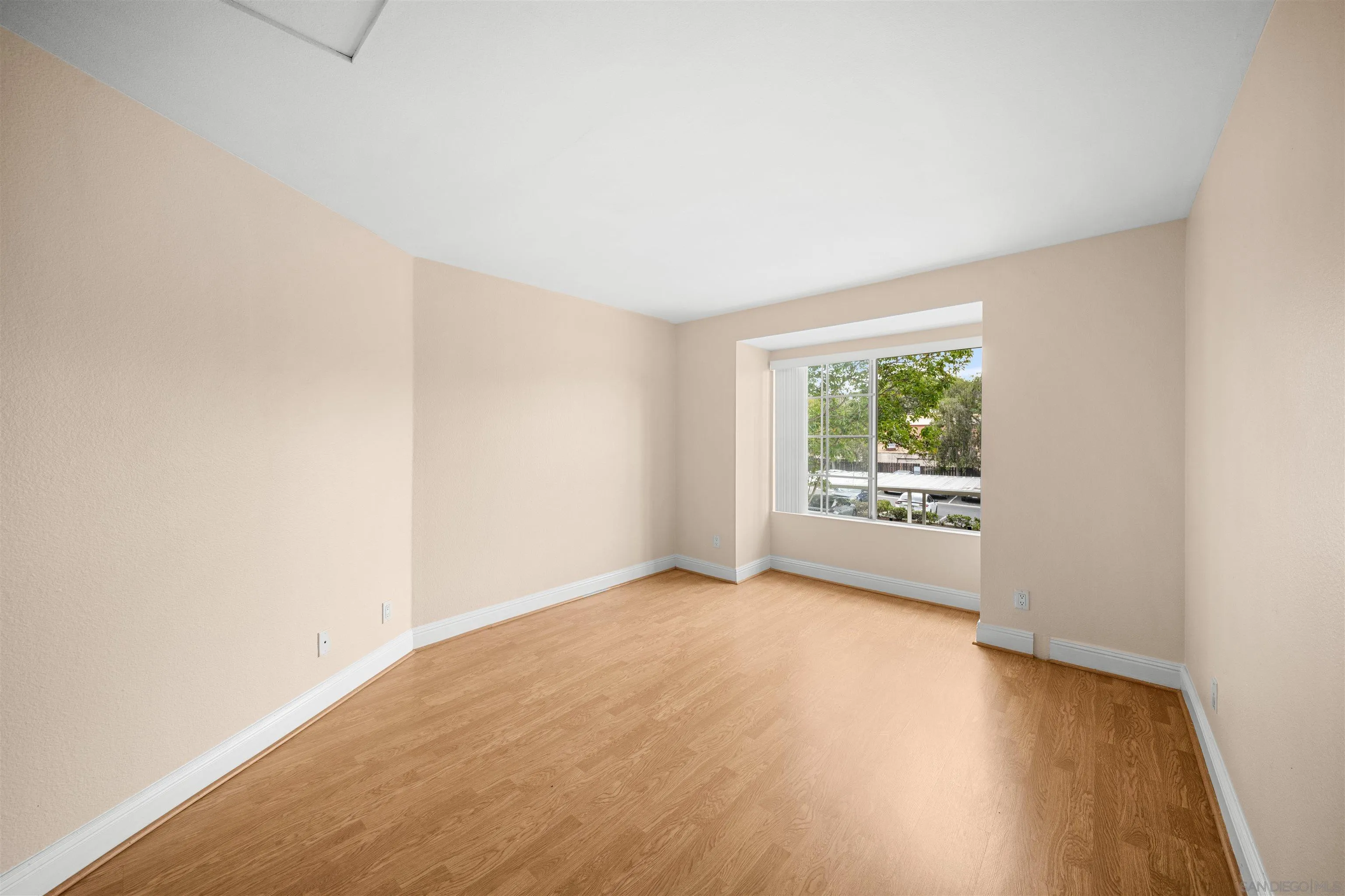 https://cdn.realtyfeed.com/cdn/127/260018220/85ad08d999f0b5ae1f14270dec670ba3.webp