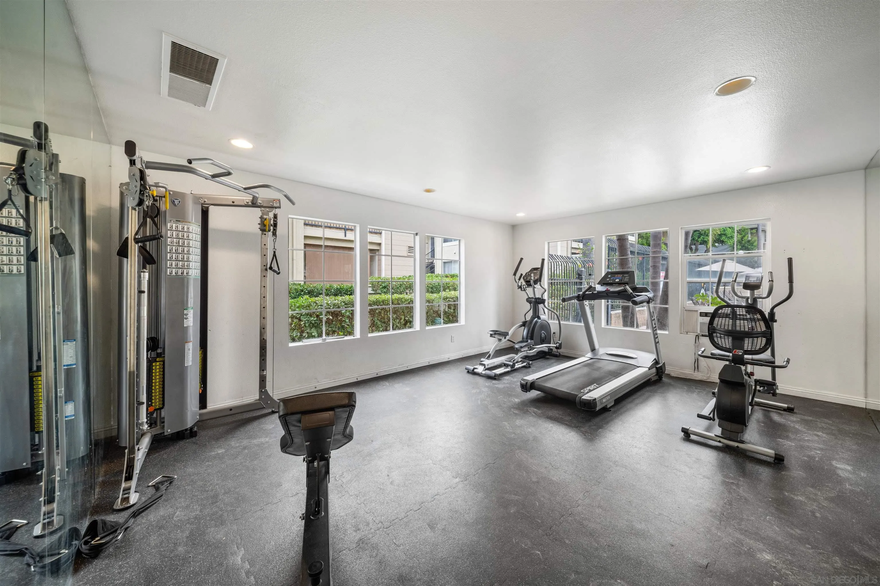 https://cdn.realtyfeed.com/cdn/127/260018220/8be8313e6619dfc78f14ea4630006bff.webp