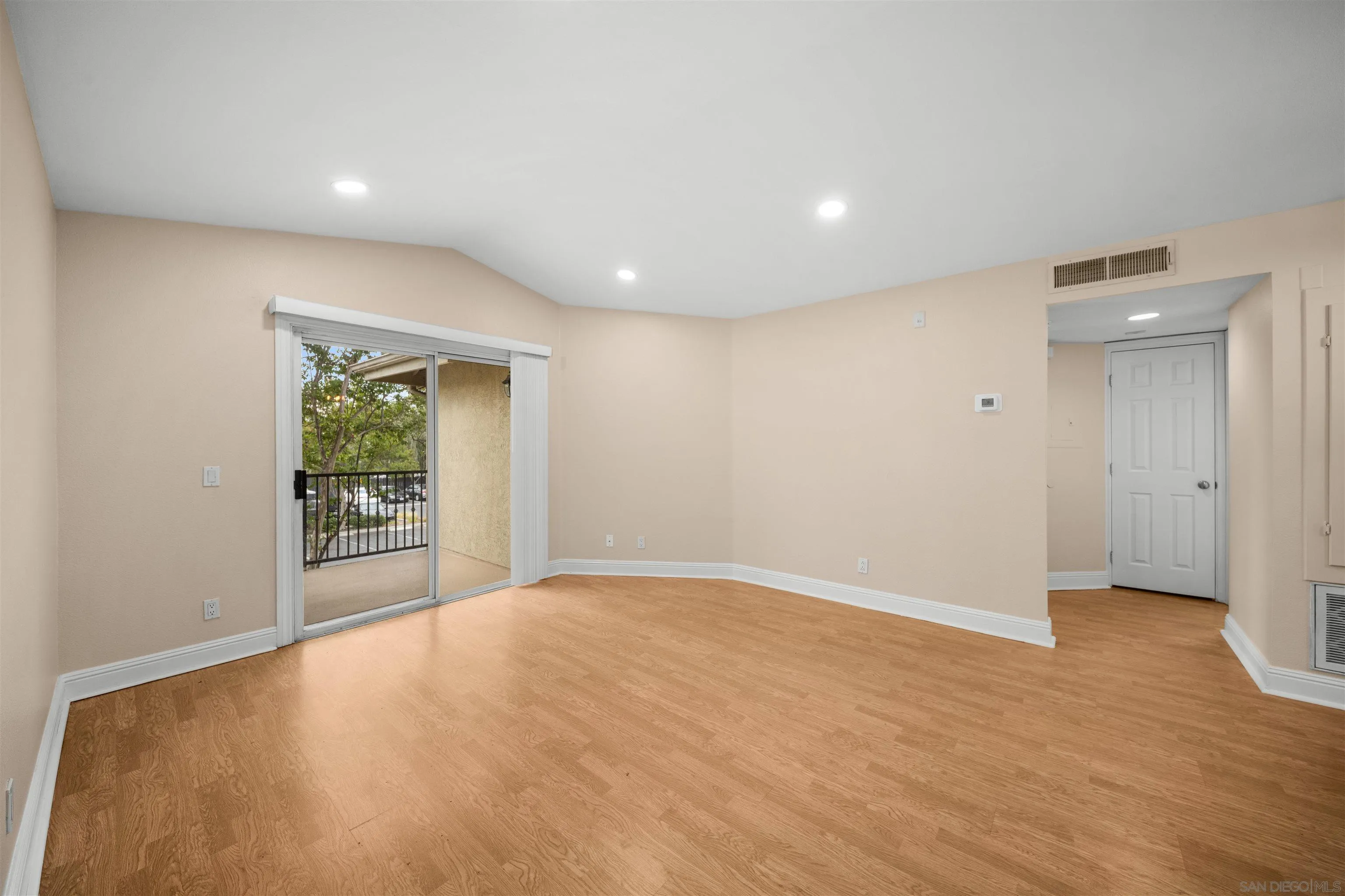 https://cdn.realtyfeed.com/cdn/127/260018220/8e234f99cdf0efba1db8faf96bf23b08.webp