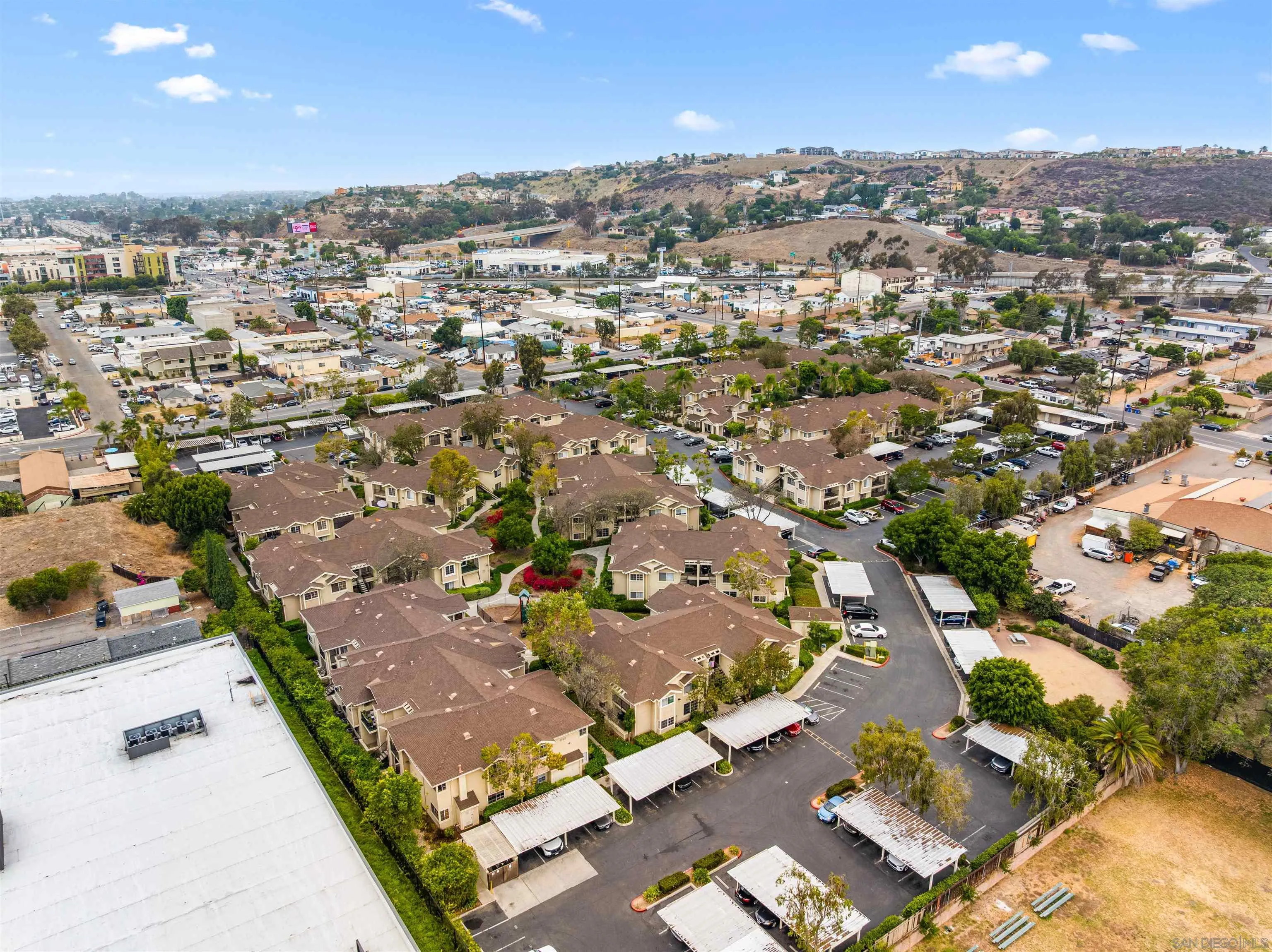 https://cdn.realtyfeed.com/cdn/127/260018220/b998c3b851e32d4cb8c8a41ae8a70e75.webp