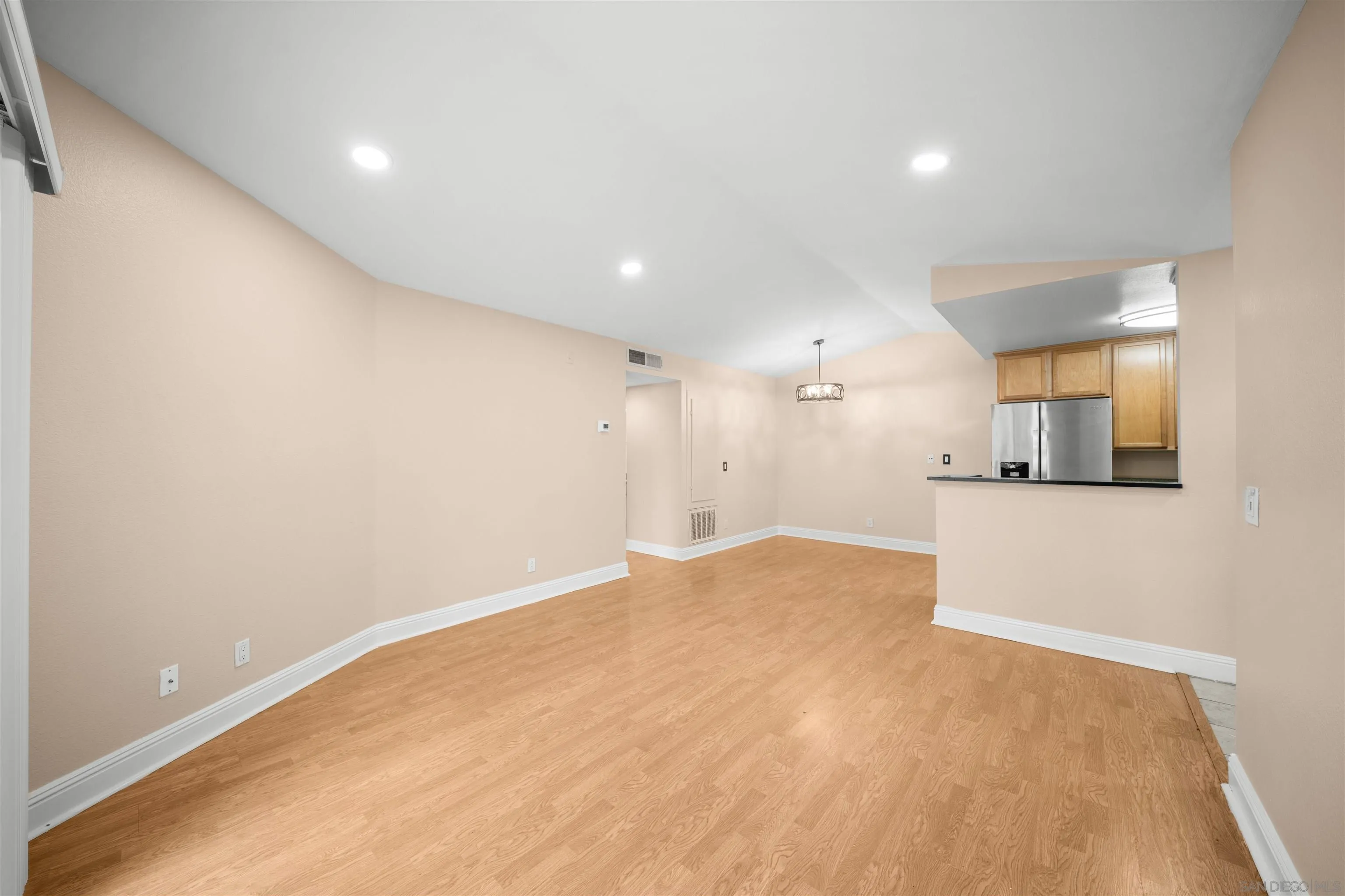 https://cdn.realtyfeed.com/cdn/127/260018220/d4413091ce54258c60fcb90daad553cb.webp