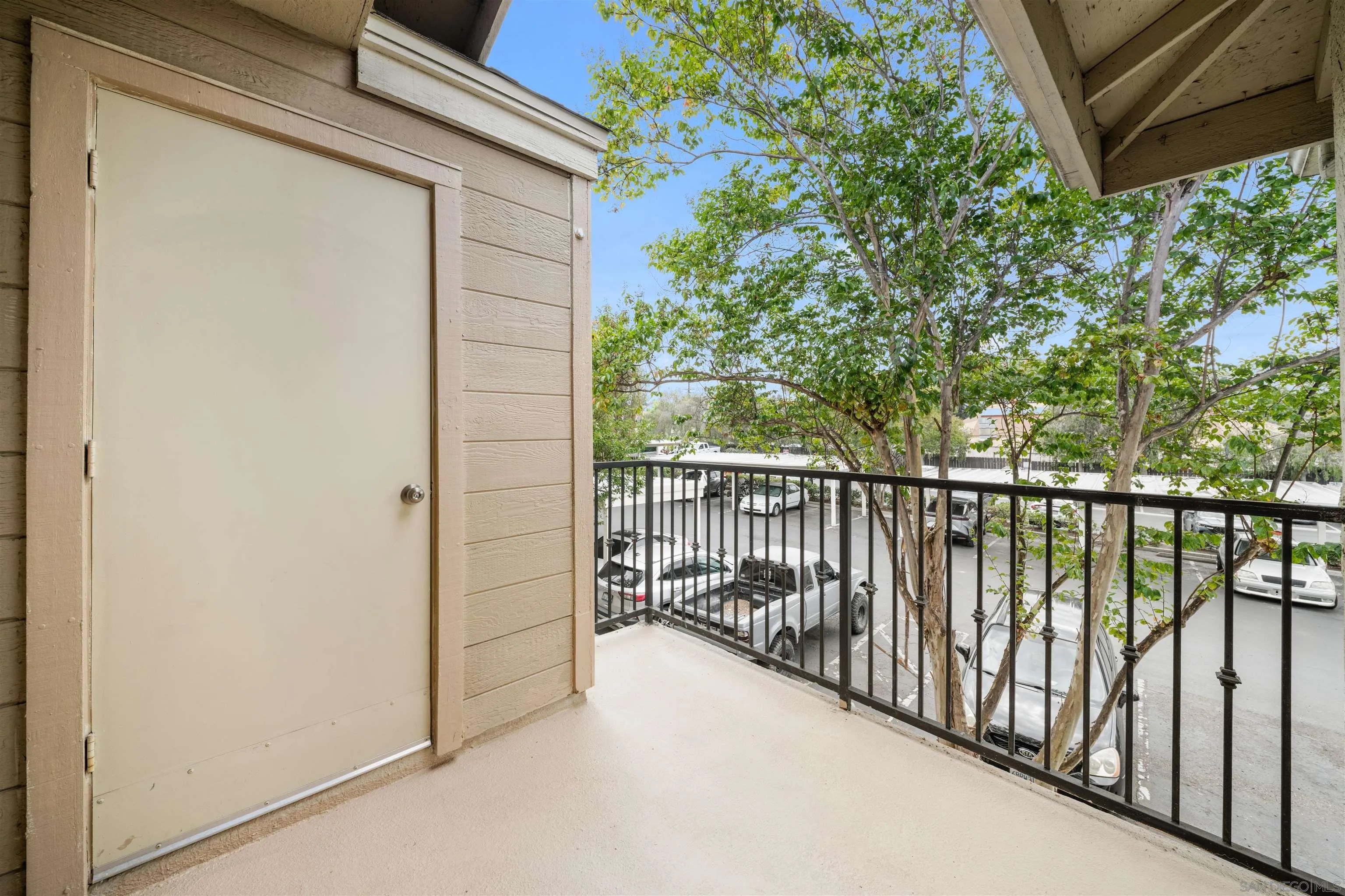 https://cdn.realtyfeed.com/cdn/127/260018220/e7cc7ff7c1cba02e61afeff3ce7872c2.webp
